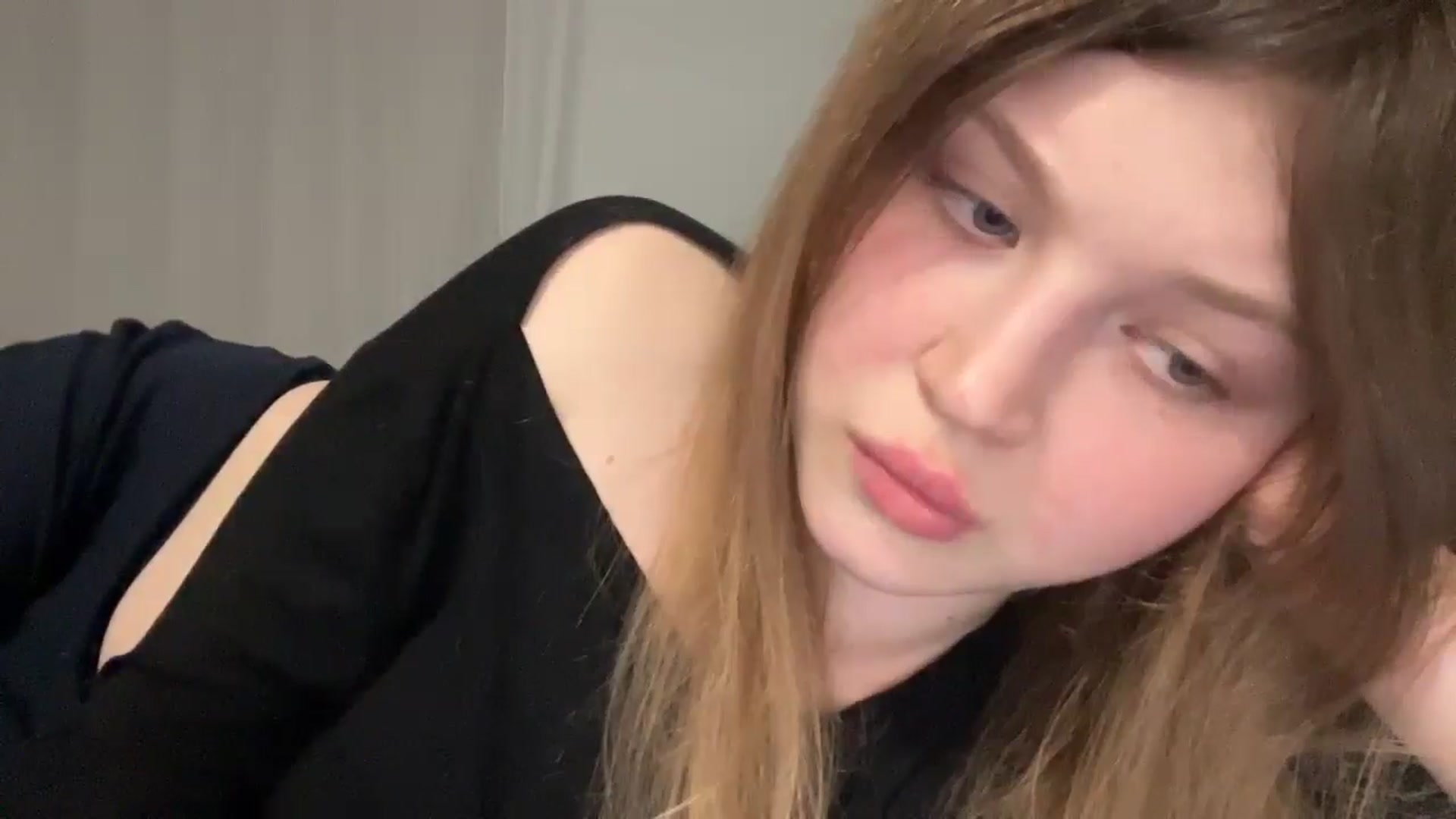 Gallery image thumbnail from Coconut_dream's myfreecams stream on, 05/19/2025, 23:06 image 6 of 20