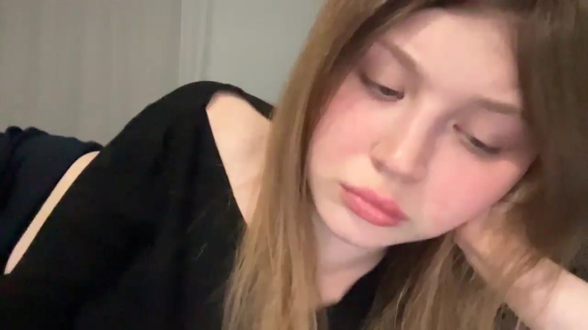Gallery image thumbnail from Coconut_dream's myfreecams stream on, 05/19/2025, 23:06 image 3 of 20
