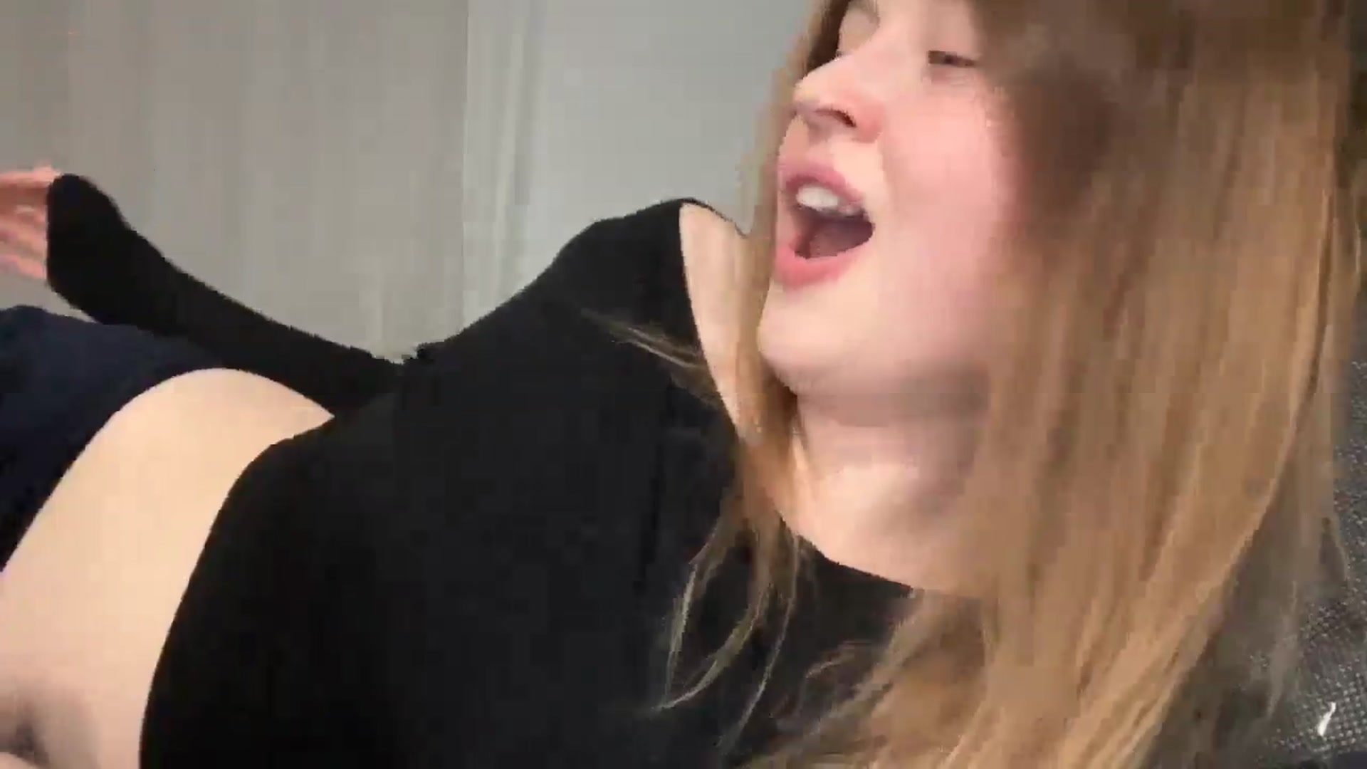 Gallery image thumbnail from Coconut_dream's myfreecams stream on, 05/19/2025, 23:06 image 12 of 20