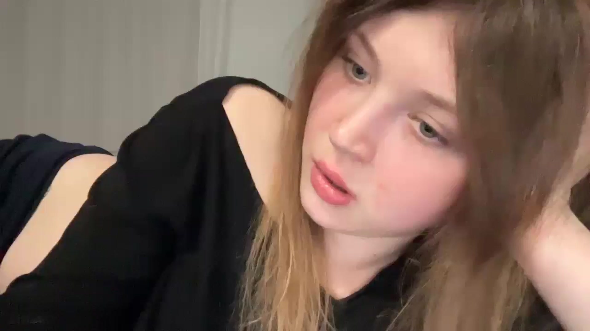 Gallery image thumbnail from Coconut_dream's myfreecams stream on, 05/19/2025, 23:06 image 9 of 20