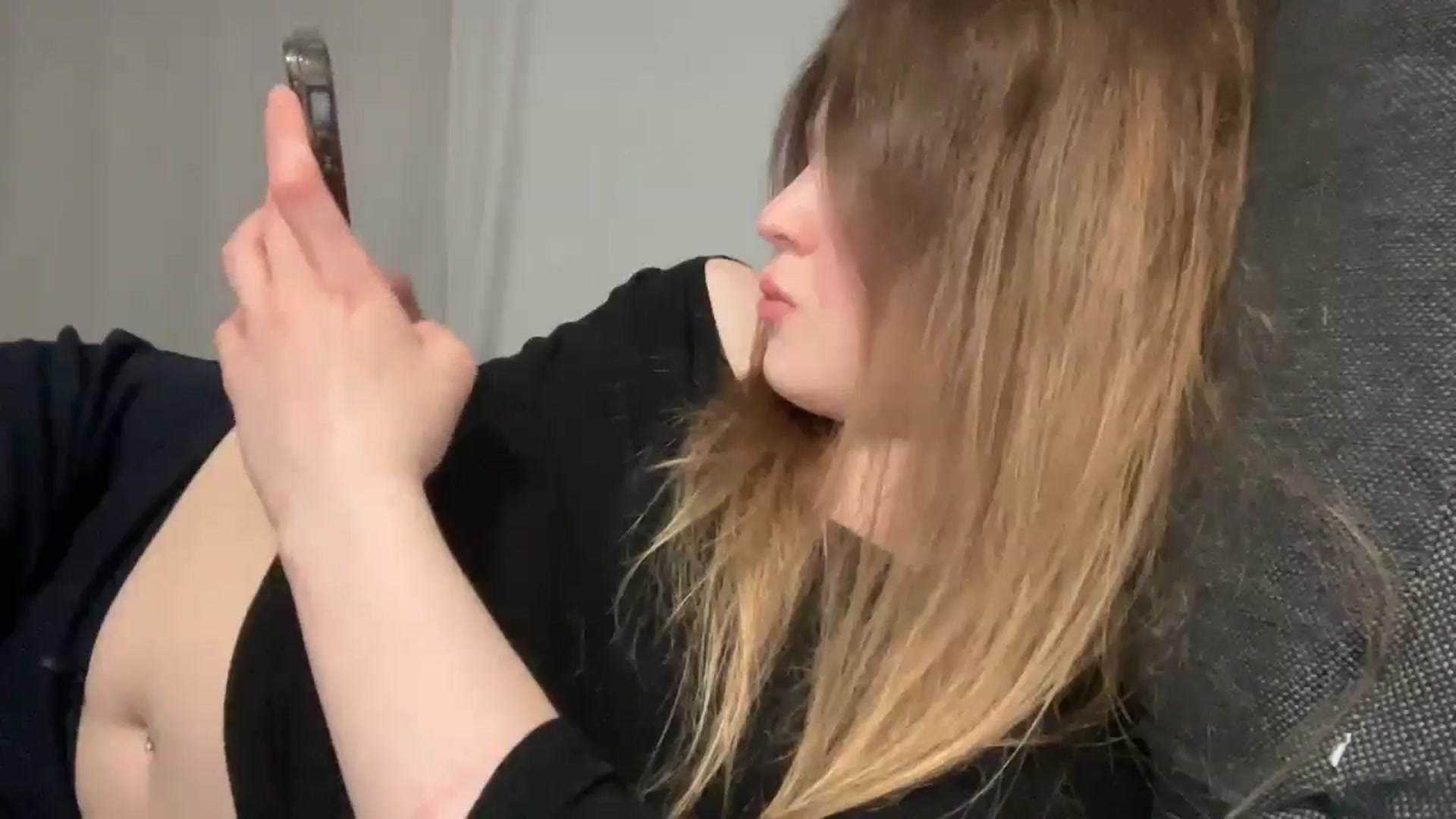 Gallery image thumbnail from Coconut_dream's myfreecams stream on, 05/19/2025, 23:06 image 2 of 20