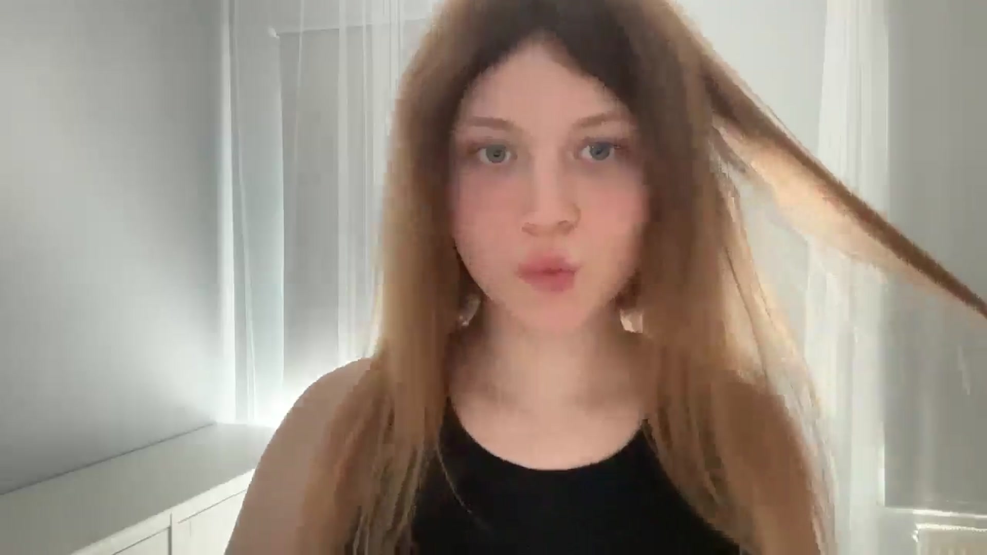 Gallery image thumbnail from Coconut_dream's myfreecams stream on, 05/20/2025, 11:35 image 9 of 20