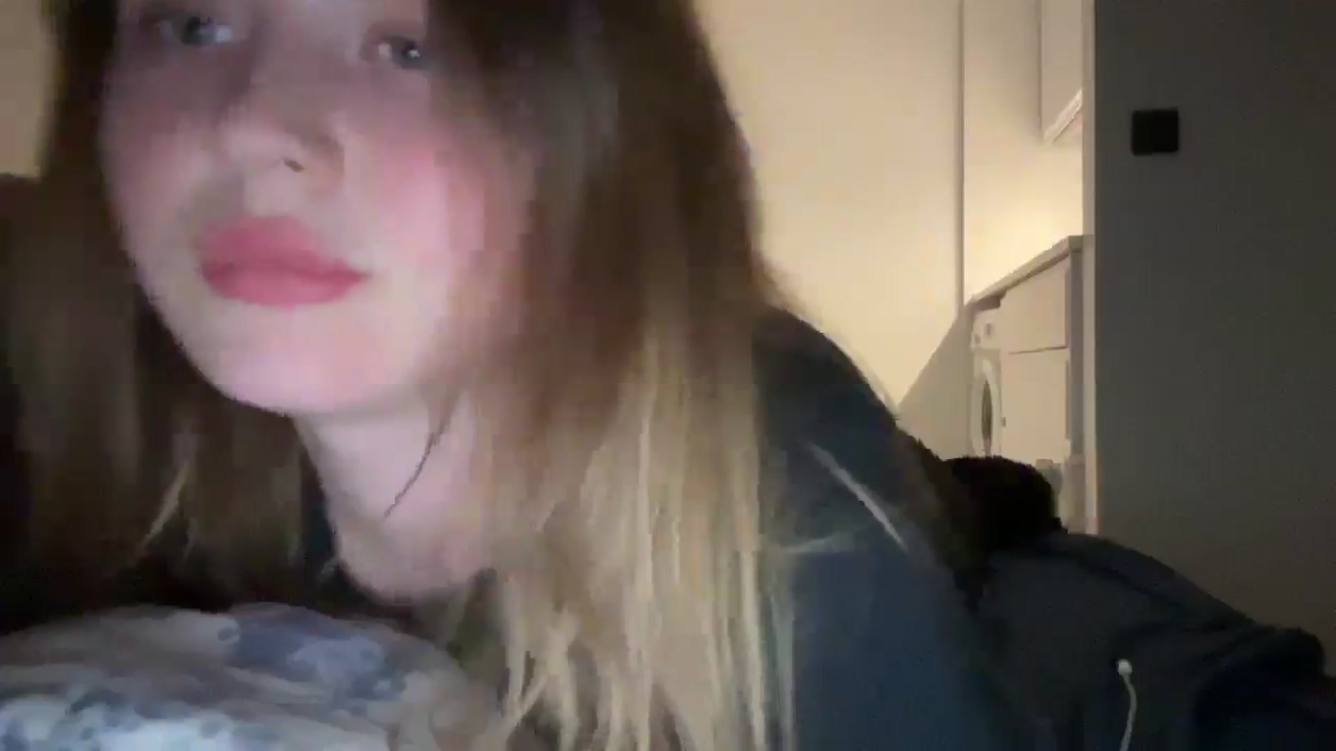 Gallery image thumbnail from Coconut_dream's myfreecams stream on, 05/20/2025, 21:19 image 5 of 20