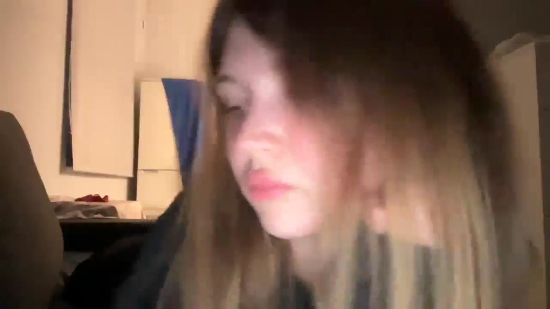 Gallery image thumbnail from Coconut_dream's myfreecams stream on, 05/20/2025, 21:19 image 3 of 20