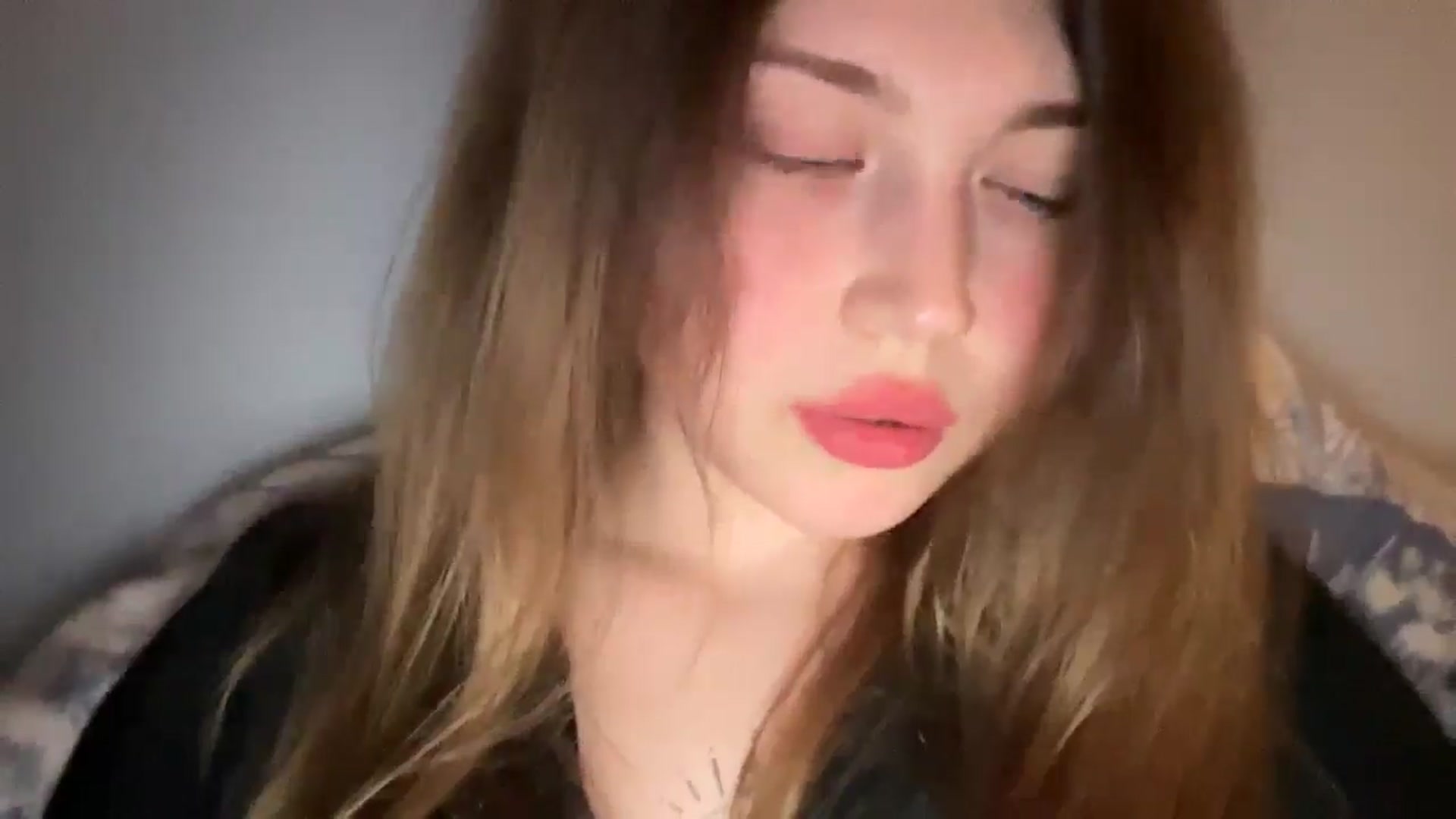 Gallery image thumbnail from Coconut_dream's myfreecams stream on, 05/26/2025, 24:02 image 17 of 20