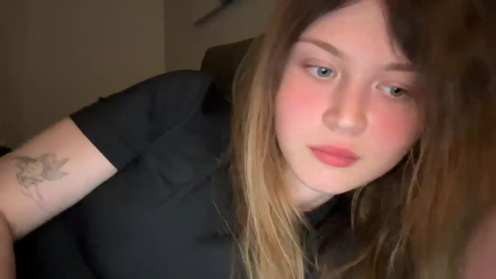 Gallery image thumbnail from Coconut_dream's myfreecams stream on, 06/14/2025, 21:05 image 19 of 20