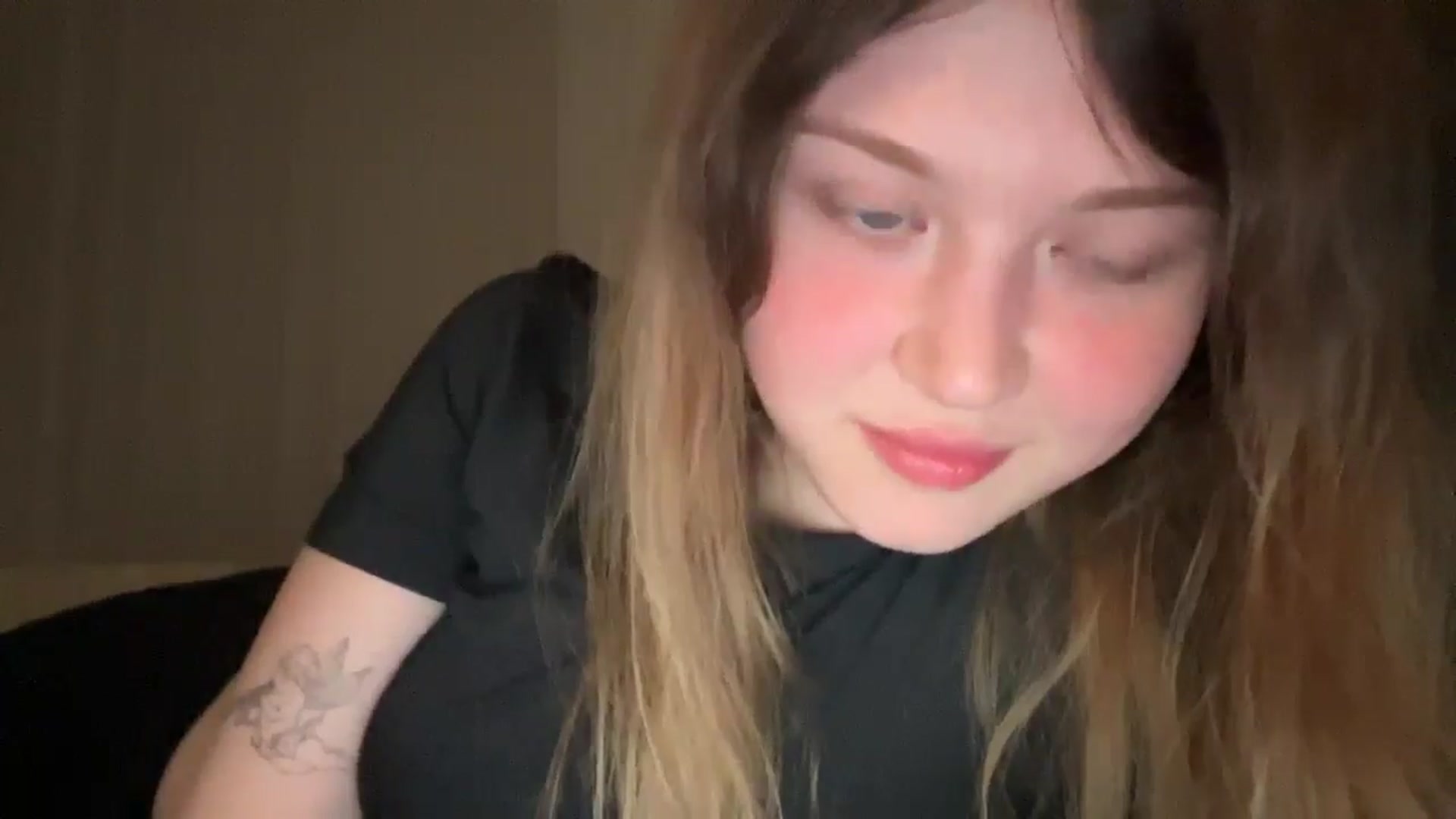 Gallery image thumbnail from Coconut_dream's myfreecams stream on, 06/14/2025, 21:05 image 18 of 20