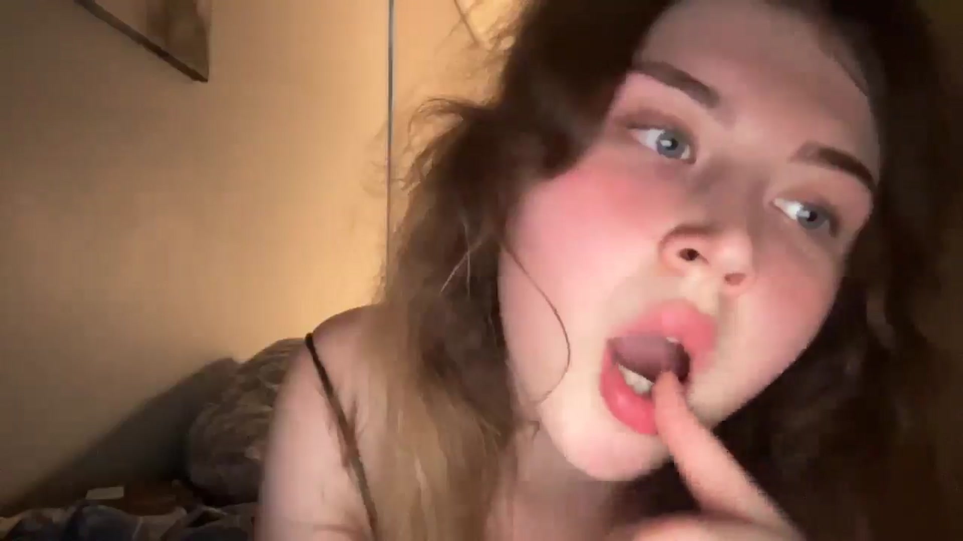 Gallery image thumbnail from Coconut_dream's myfreecams stream on, 07/22/2025, 19:38 image 15 of 20