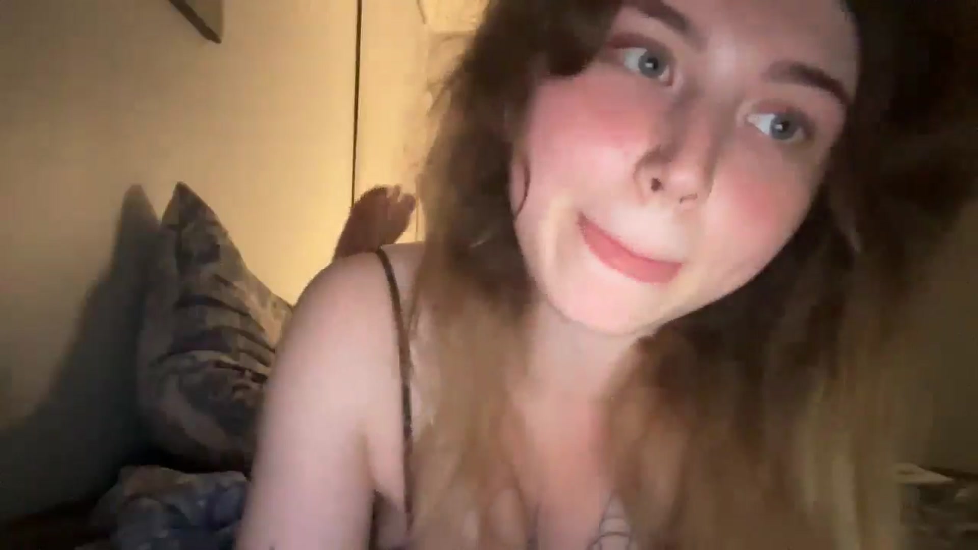 Gallery image thumbnail from Coconut_dream's myfreecams stream on, 07/22/2025, 20:17 image 19 of 20