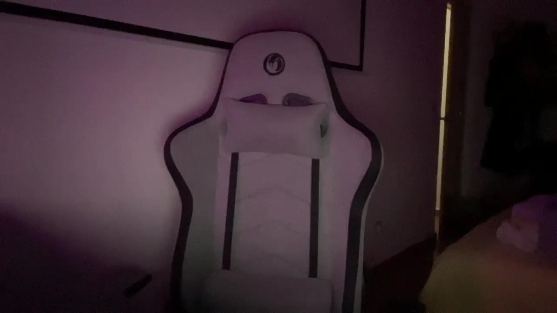 Gallery image thumbnail from Coconut_dream's myfreecams stream on, 08/11/2025, 24:09 image 16 of 20