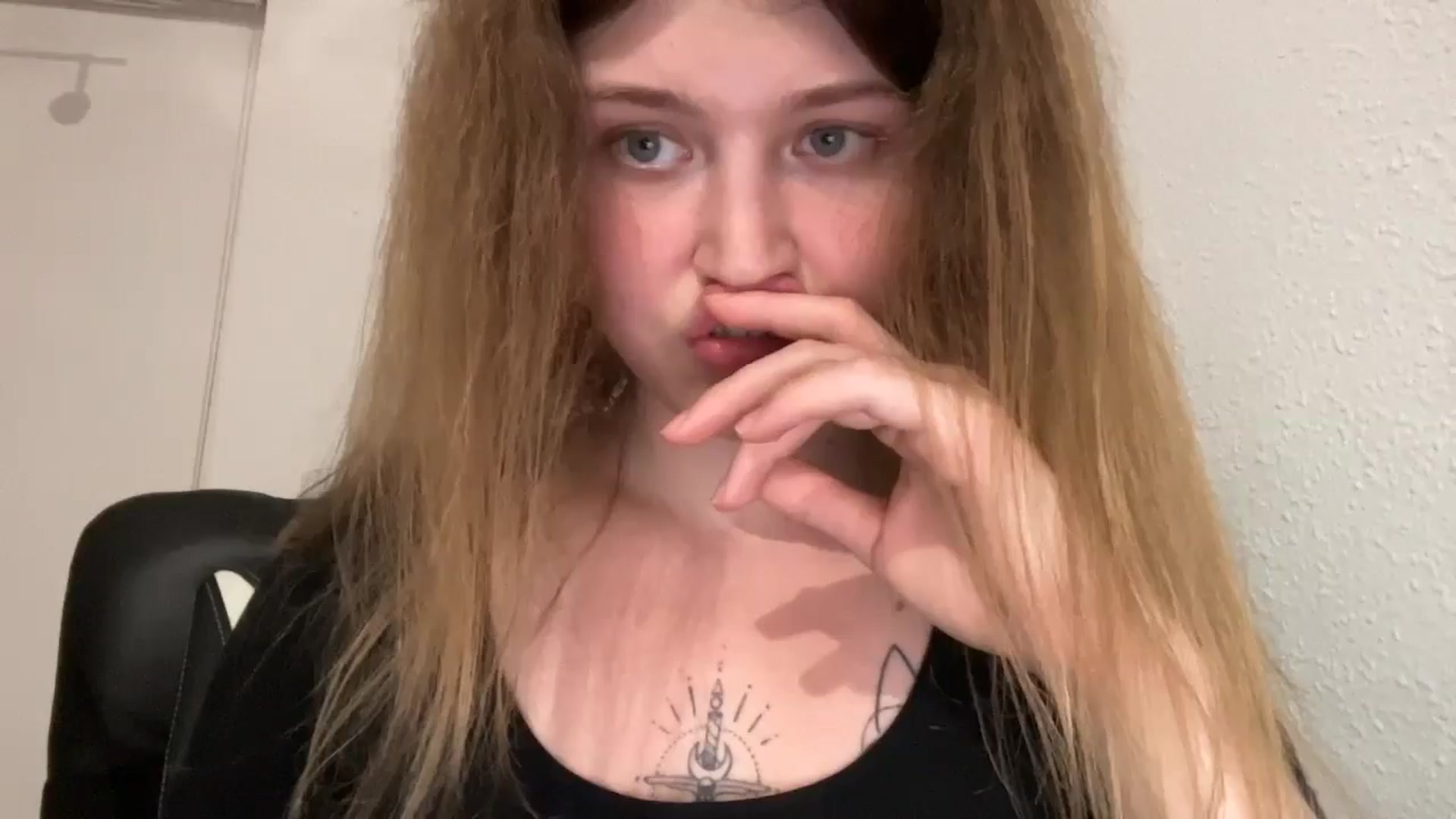 Gallery image thumbnail from Coconut_dream's myfreecams stream on, 08/25/2025, 20:56 image 18 of 20