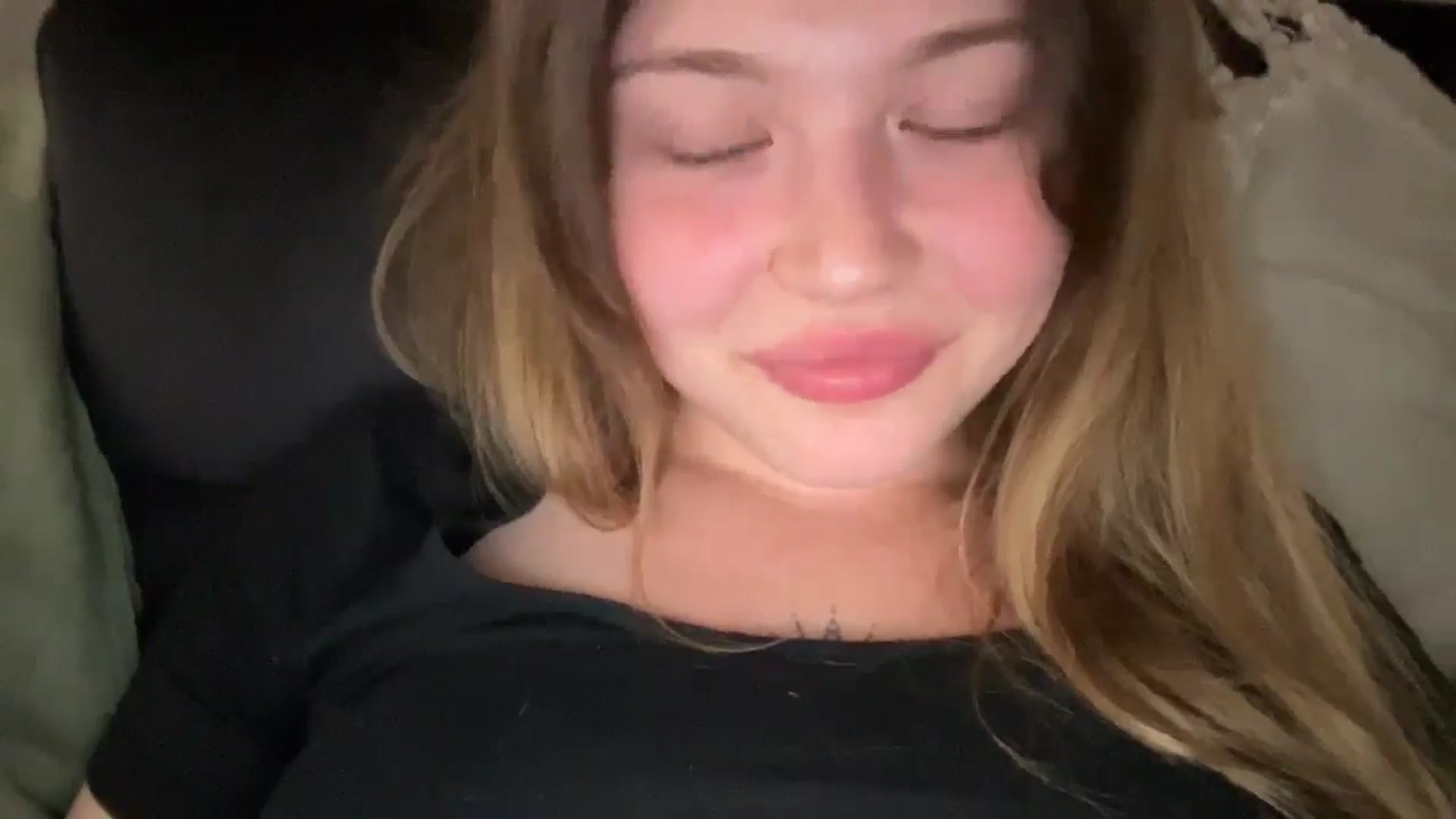 Gallery image thumbnail from Coconut_dream's myfreecams stream on, 09/04/2025, 21:44 image 10 of 20