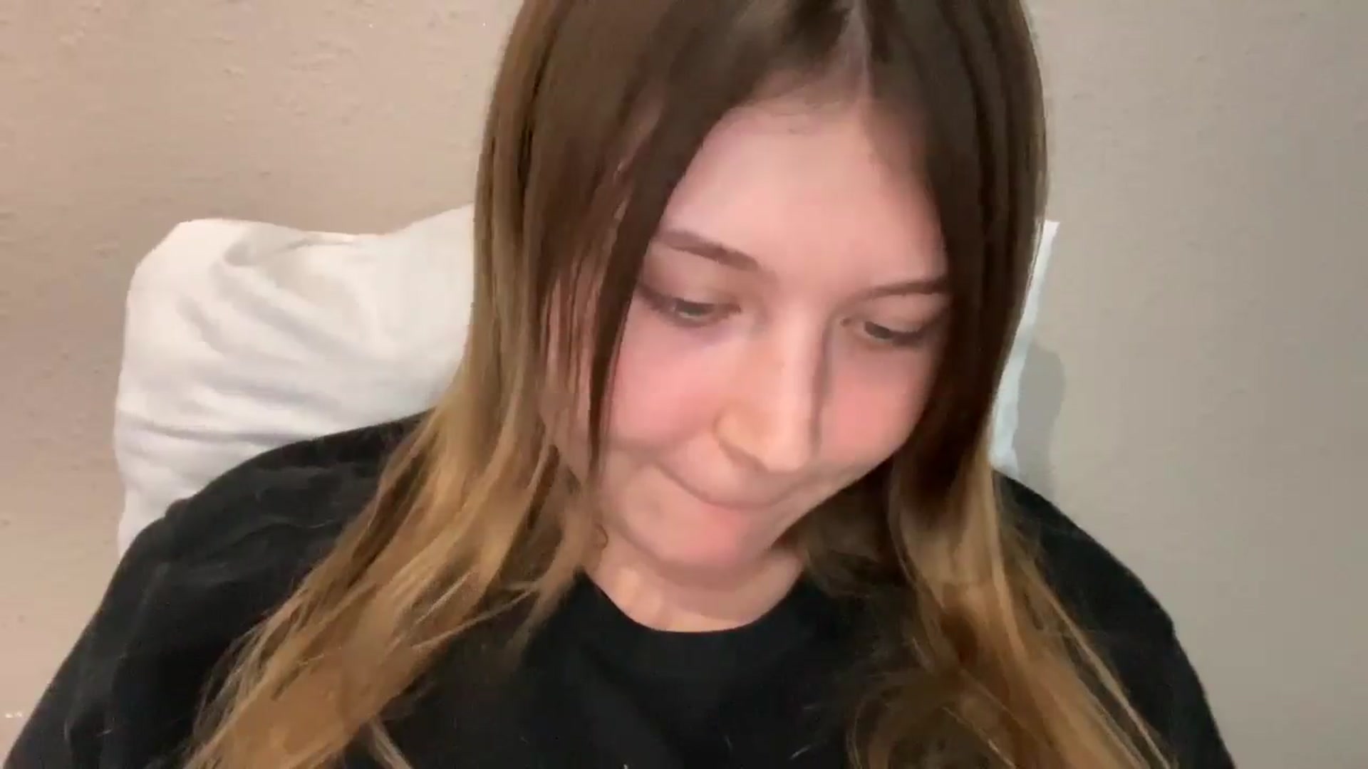 Gallery image thumbnail from Coconut_dream's myfreecams stream on, 09/24/2025, 20:01 image 3 of 20