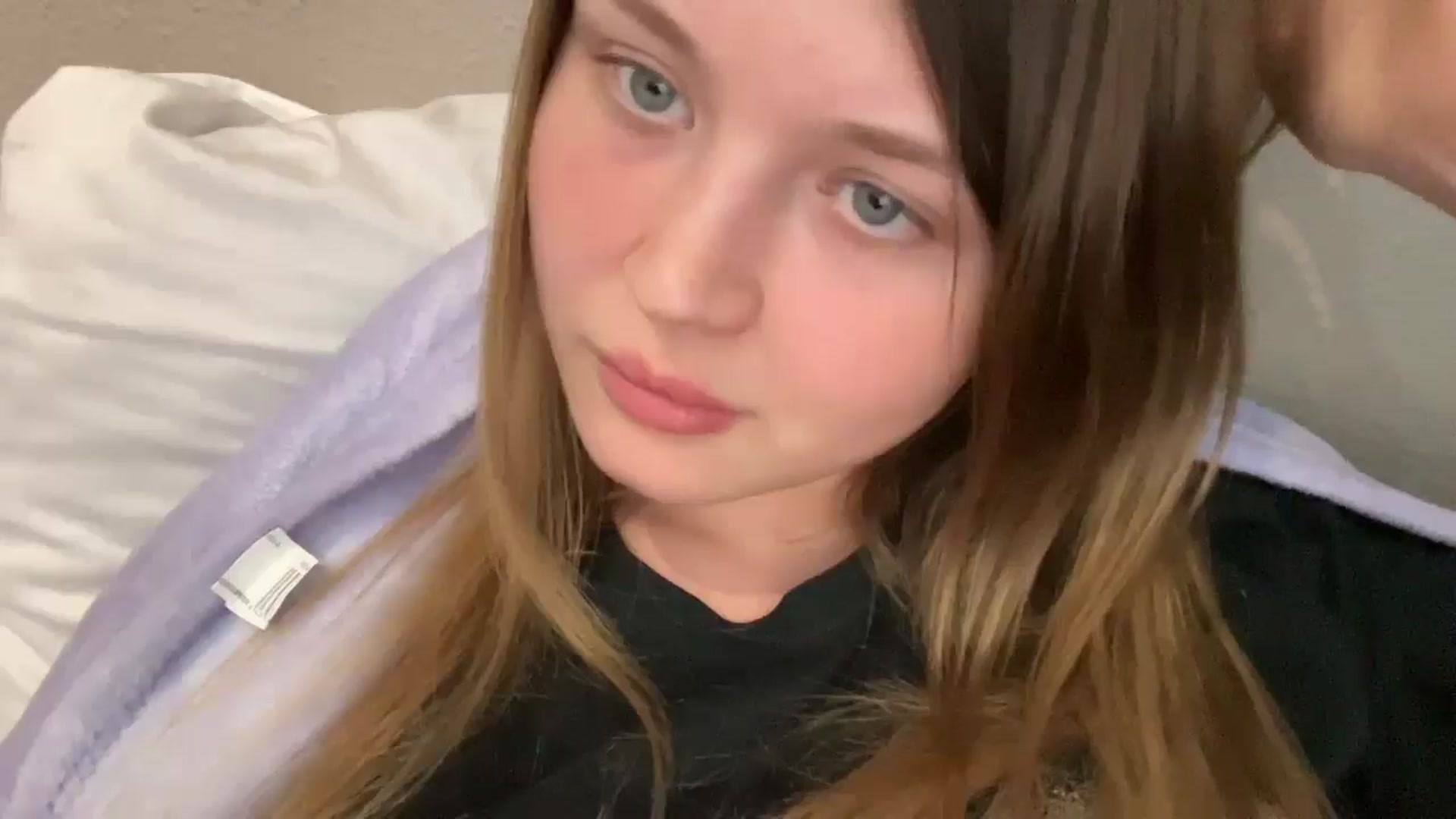 Gallery image thumbnail from Coconut_dream's myfreecams stream on, 09/24/2025, 20:25 image 16 of 20