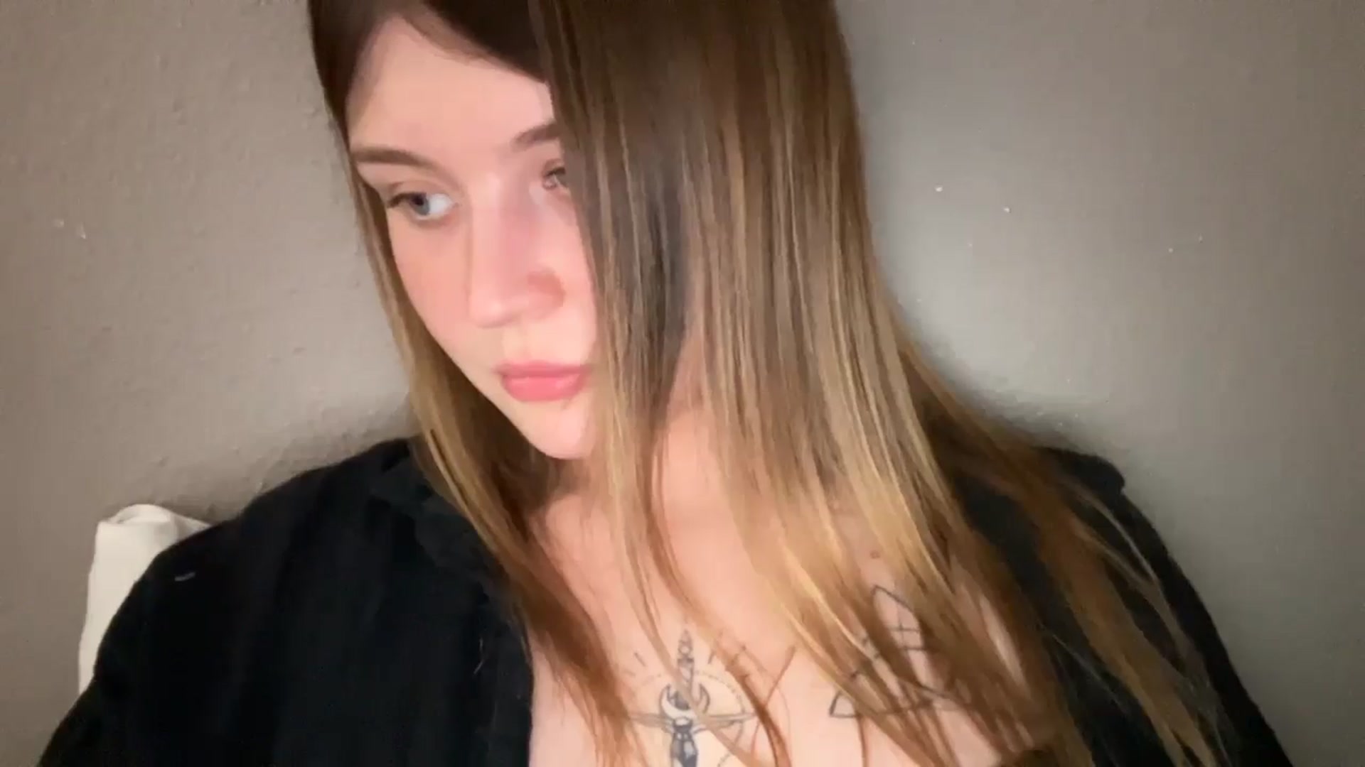 Gallery image thumbnail from Coconut_dream's myfreecams stream on, 09/27/2025, 20:09 image 3 of 20