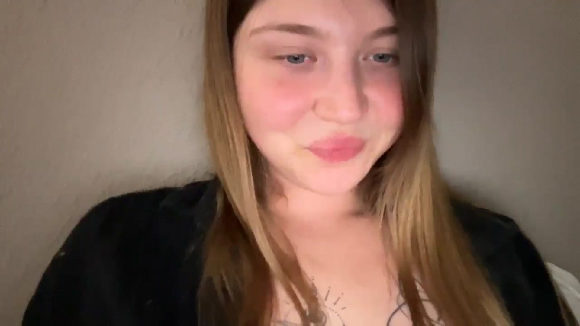 Gallery image thumbnail from Coconut_dream's myfreecams stream on, 09/27/2025, 20:27 image 12 of 20