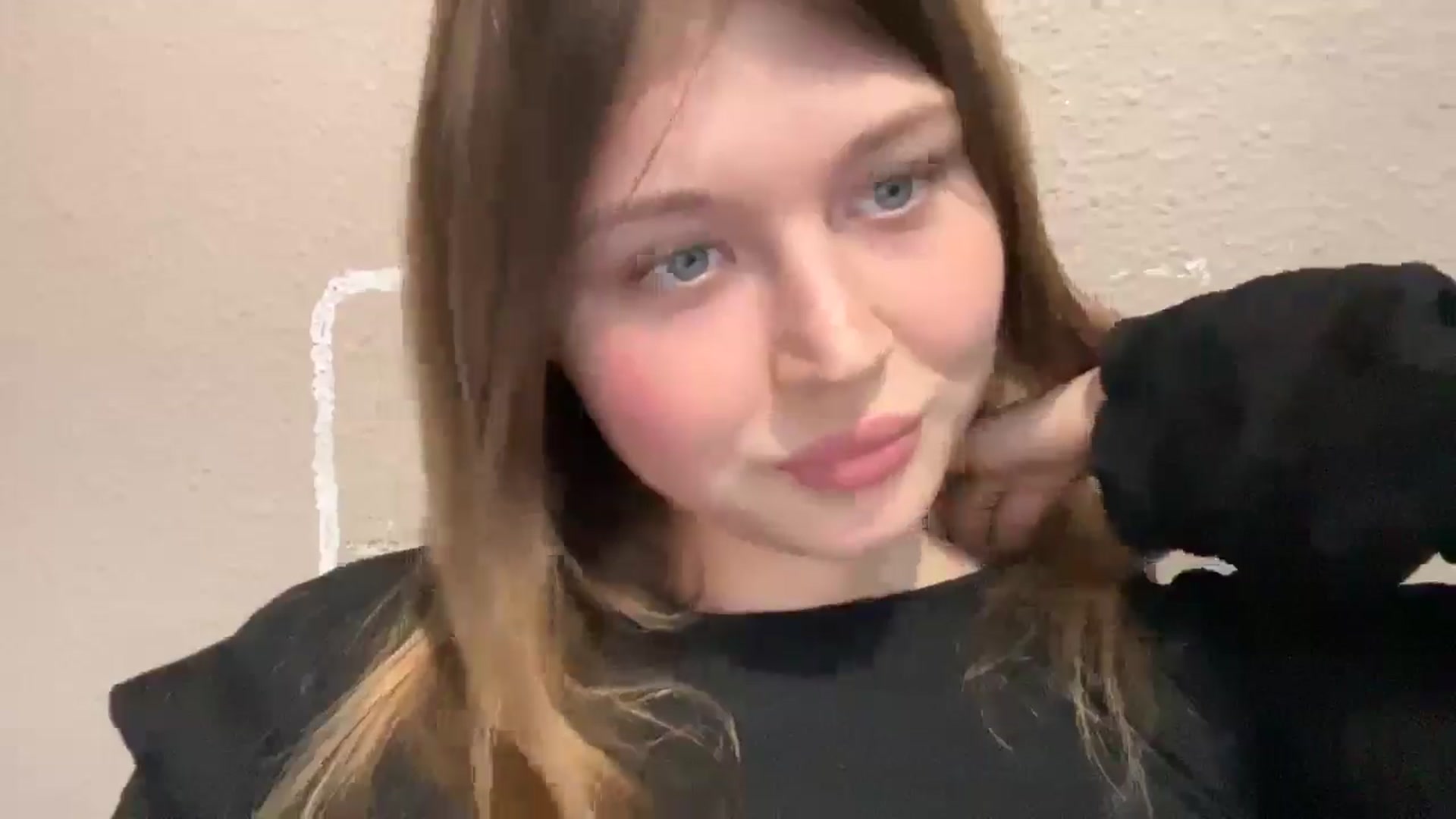 Gallery image thumbnail from Coconut_dream's myfreecams stream on, 09/29/2025, 23:25 image 9 of 20
