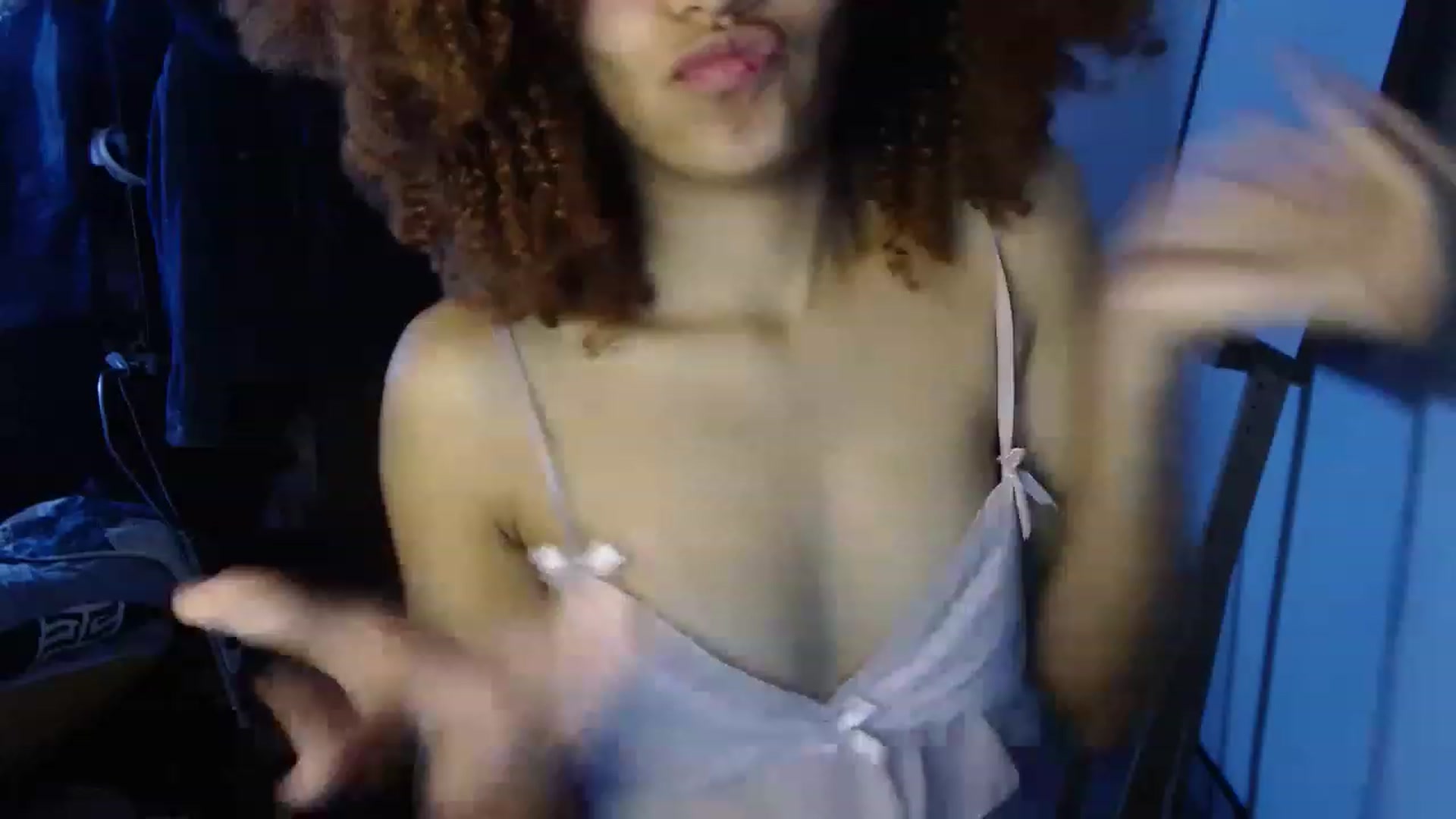 Gallery image thumbnail from Cofewithmilk's myfreecams stream on, 02/11/2023, 17:25 image 15 of 20