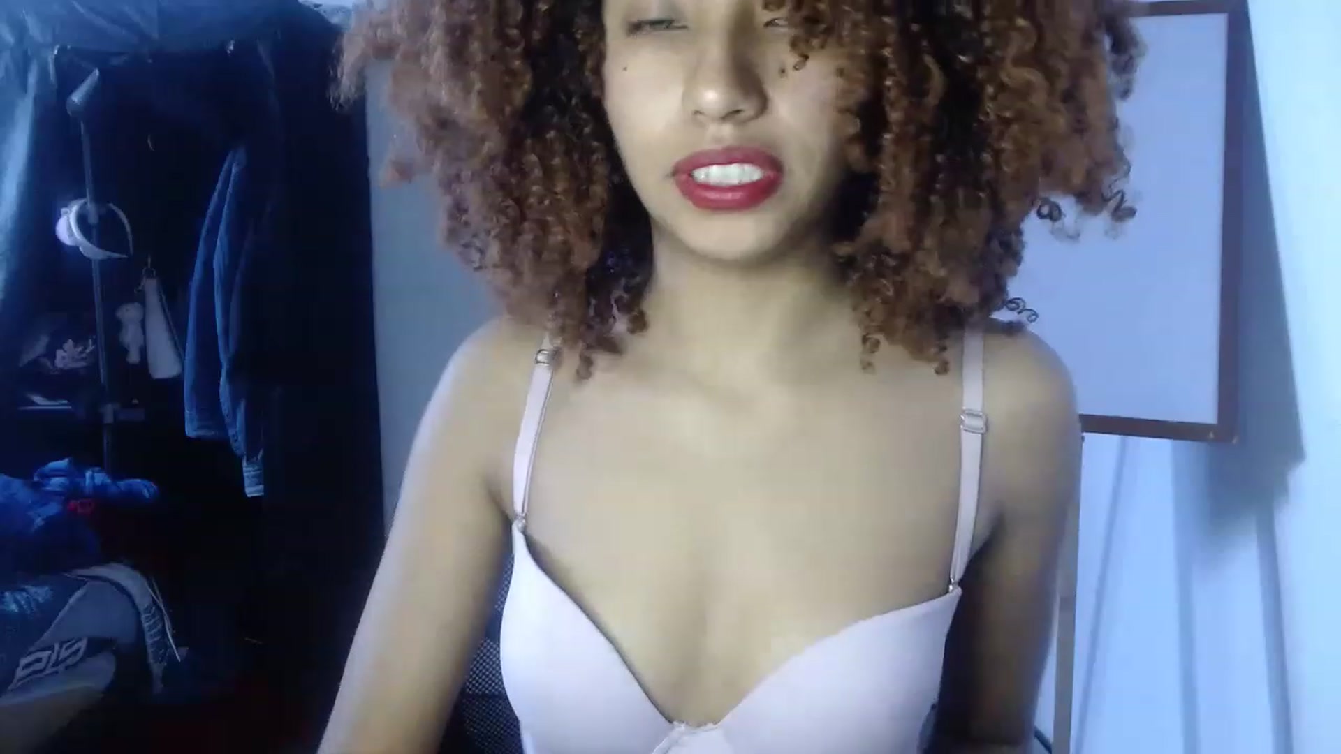 Gallery image thumbnail from Cofewithmilk's myfreecams stream on, 02/19/2023, 18:04 image 15 of 20