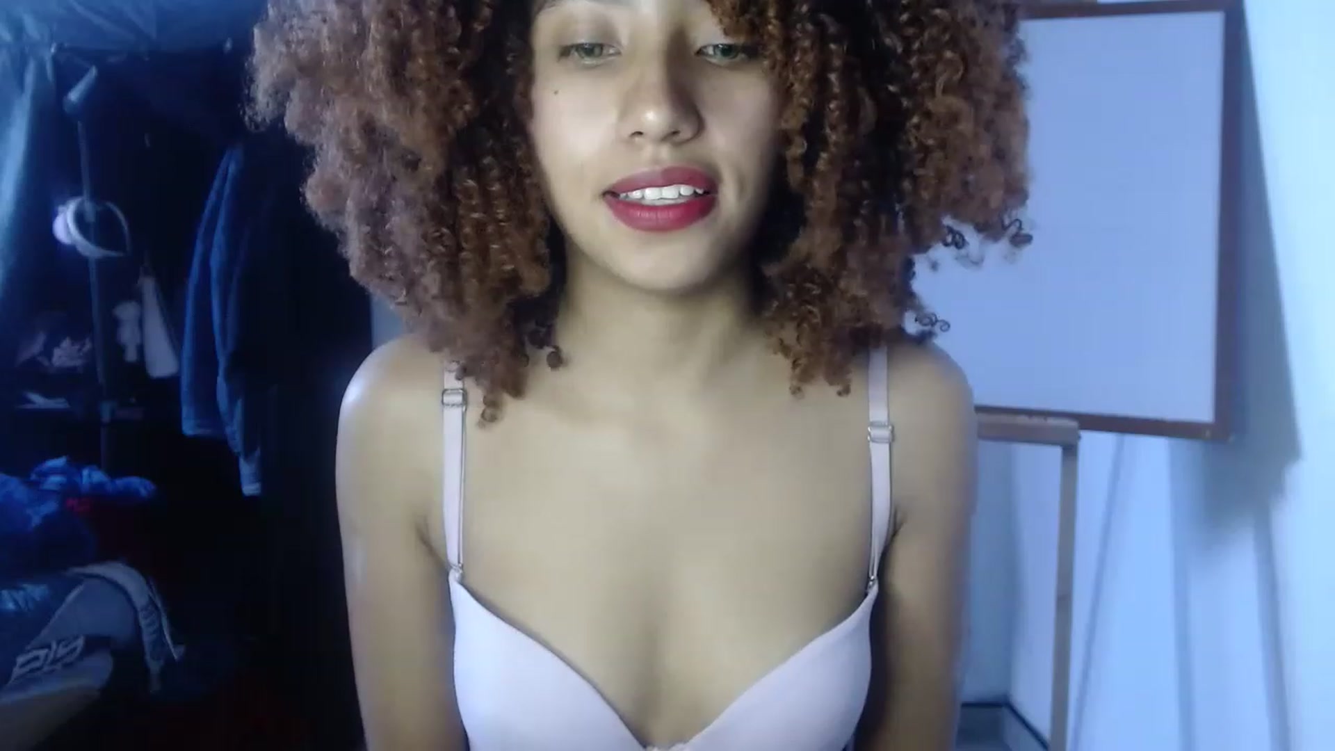 Gallery image thumbnail from Cofewithmilk's myfreecams stream on, 02/19/2023, 18:04 image 16 of 20