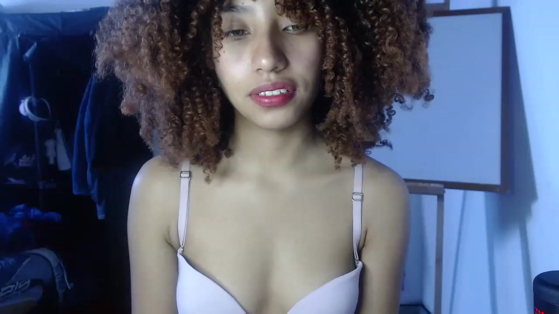 Gallery image thumbnail from Cofewithmilk's myfreecams stream on, 02/19/2023, 18:04 image 1 of 20