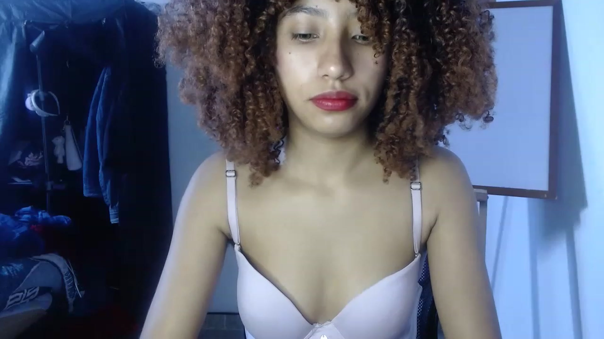 Gallery image thumbnail from Cofewithmilk's myfreecams stream on, 02/19/2023, 18:04 image 10 of 20
