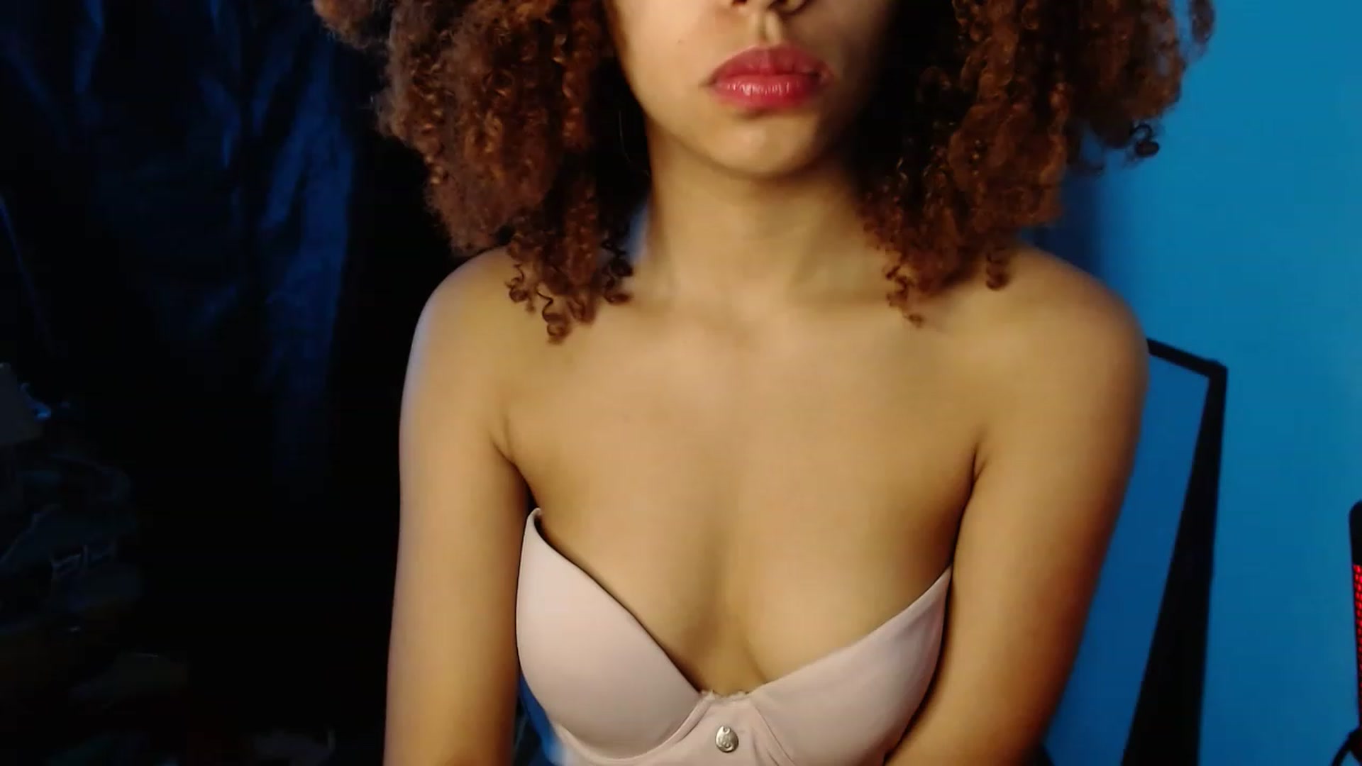 Gallery image thumbnail from Cofewithmilk's myfreecams stream on, 02/23/2023, 15:04 image 15 of 20