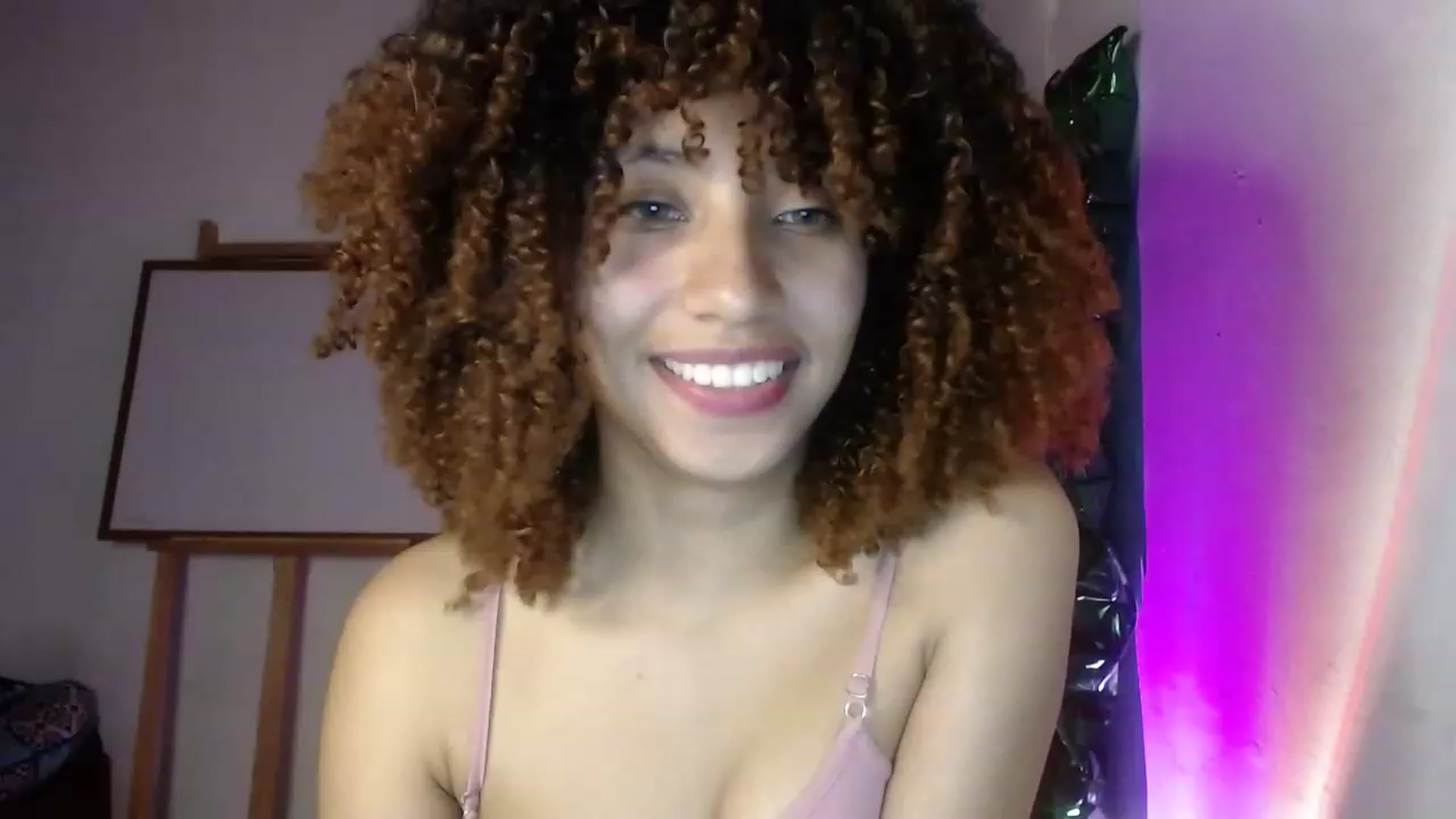 Gallery image thumbnail from Cofewithmilk's myfreecams stream on, 03/20/2023, 02:32 image 1 of 20