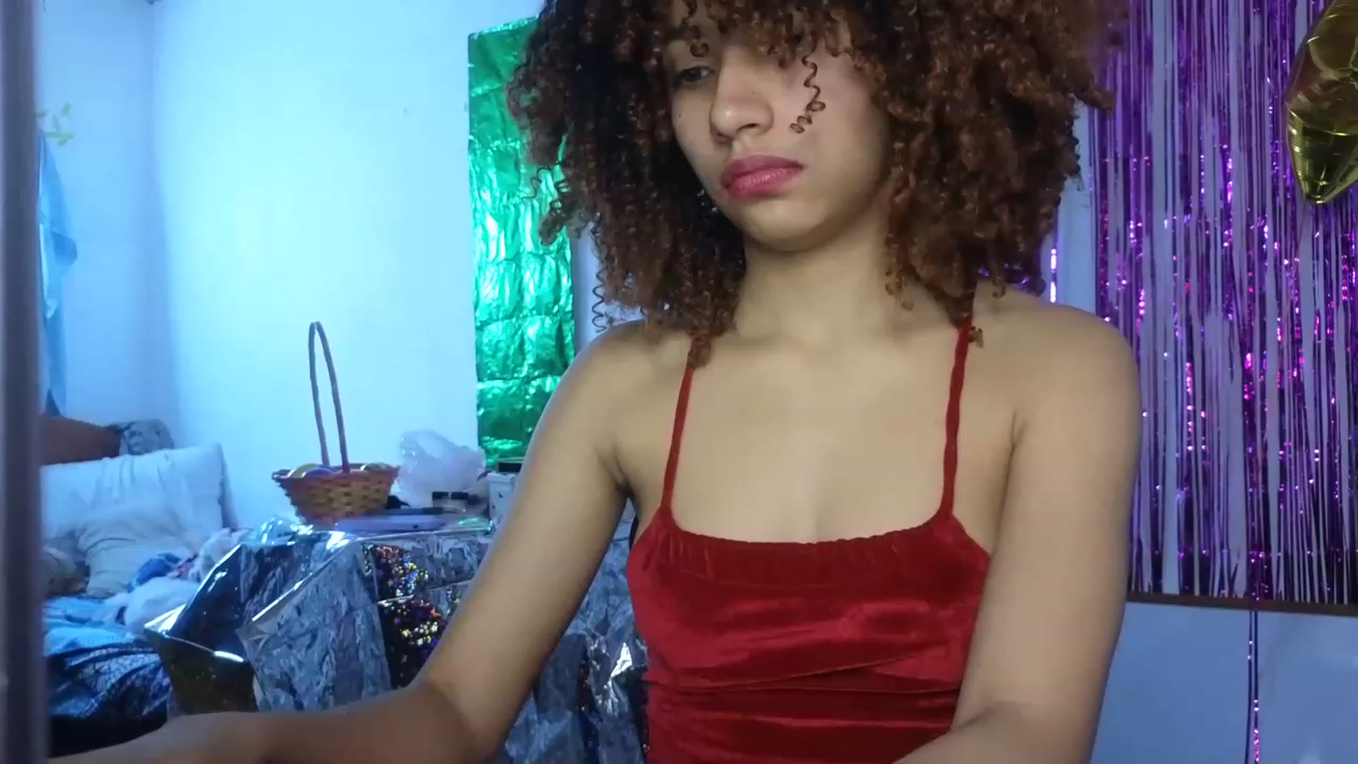 Gallery image thumbnail from Cofewithmilk's myfreecams stream on, 04/28/2023, 16:38 image 6 of 20