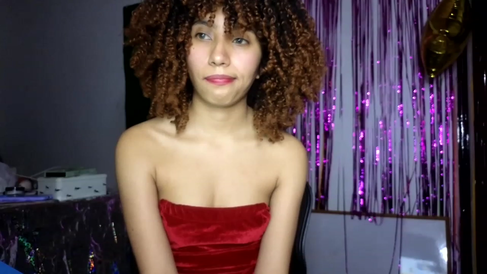 Gallery image thumbnail from Cofewithmilk's myfreecams stream on, 04/29/2023, 02:56 image 15 of 20