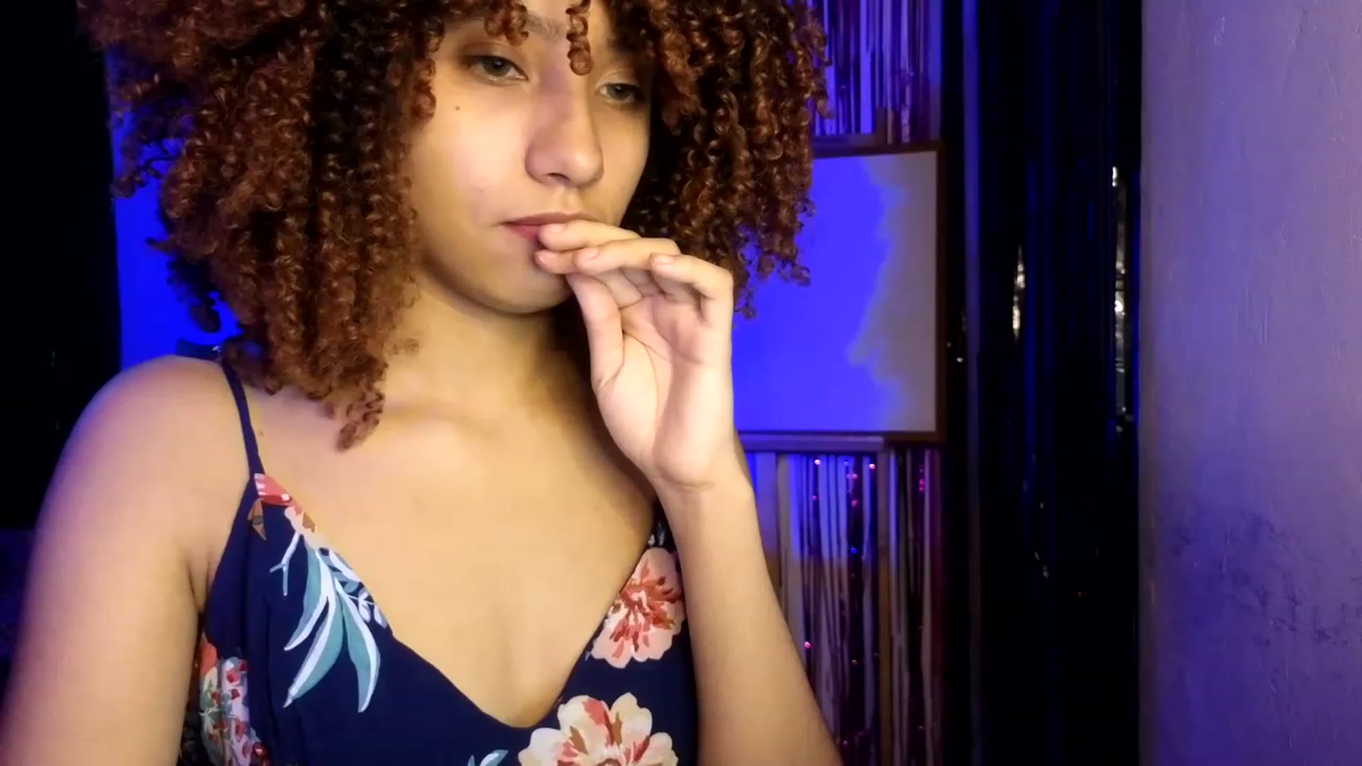 Gallery image thumbnail from Cofewithmilk's myfreecams stream on, 05/05/2023, 24:01 image 17 of 20