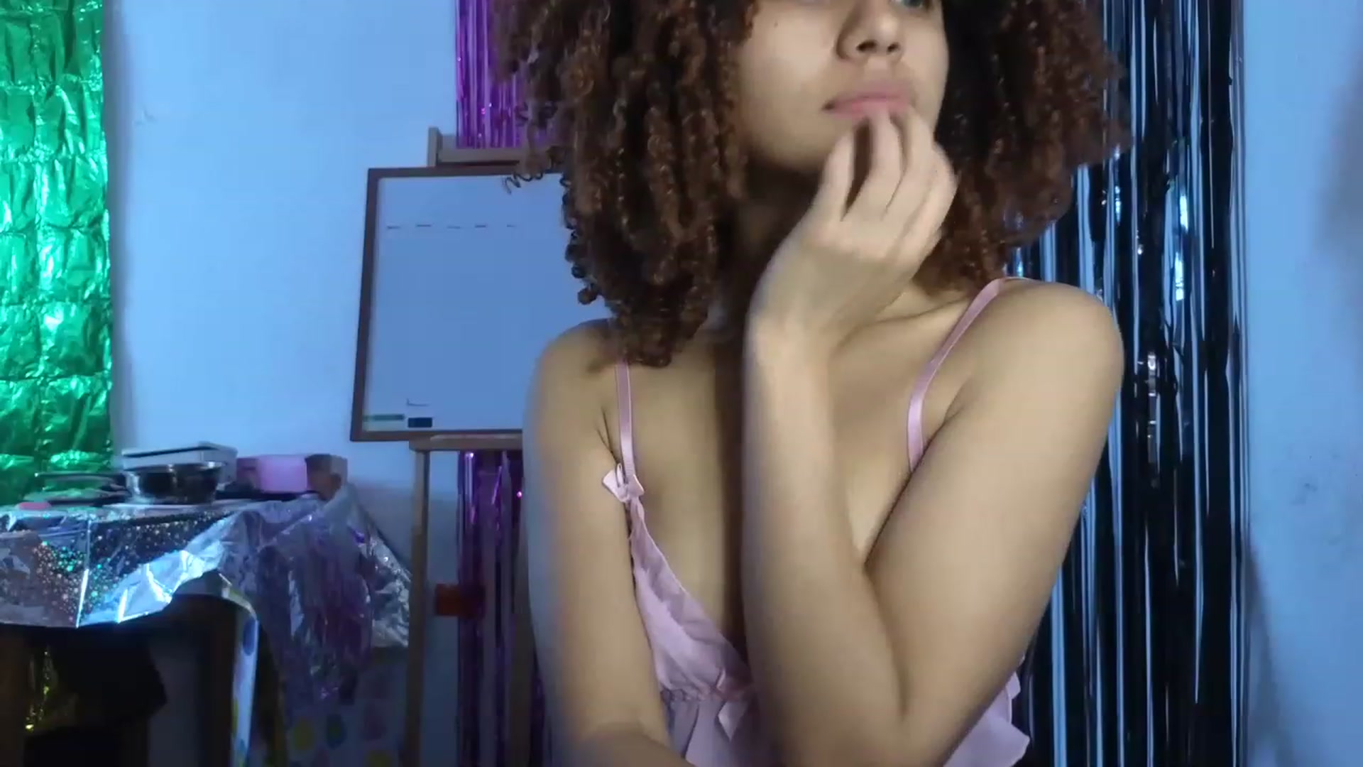 Gallery image thumbnail from Cofewithmilk's myfreecams stream on, 05/13/2023, 17:11 image 4 of 20