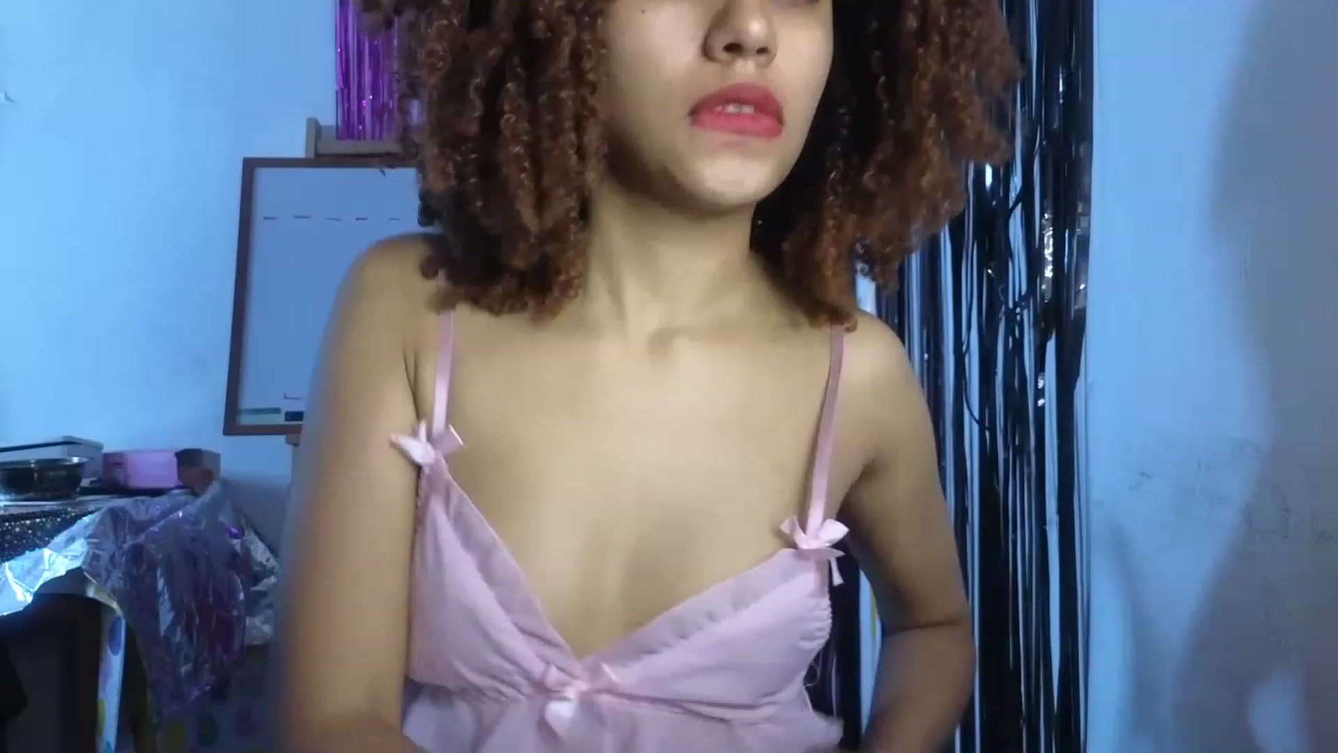 Gallery image thumbnail from Cofewithmilk's myfreecams stream on, 05/13/2023, 17:11 image 17 of 20