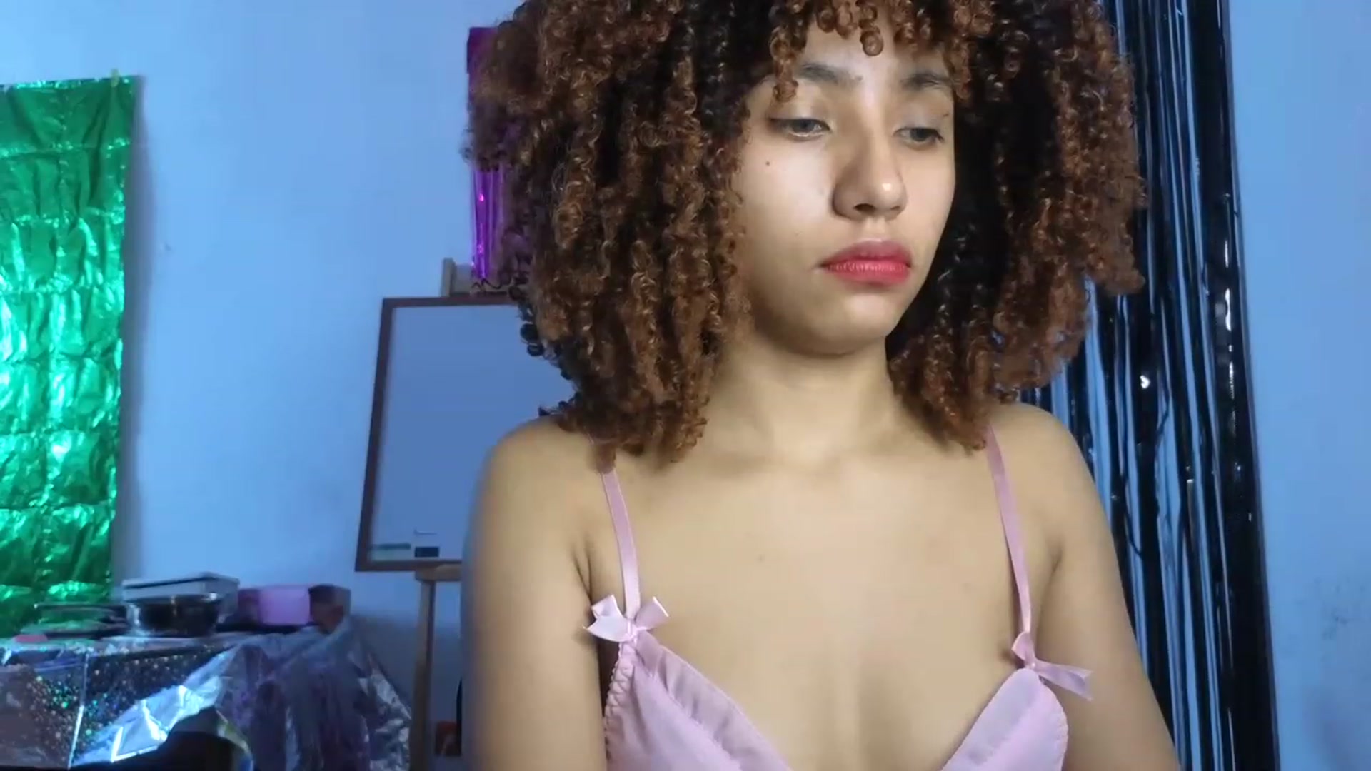 Gallery image thumbnail from Cofewithmilk's myfreecams stream on, 05/13/2023, 20:17 image 10 of 20