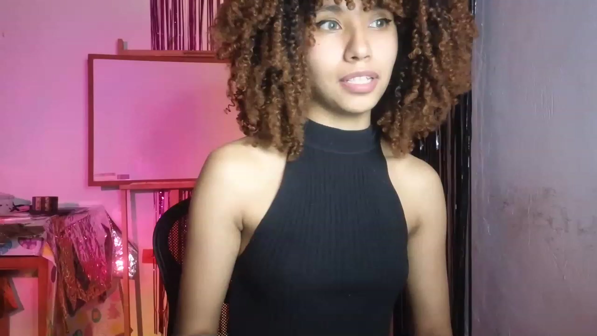 Gallery image thumbnail from Cofewithmilk's myfreecams stream on, 05/15/2023, 06:03 image 1 of 20