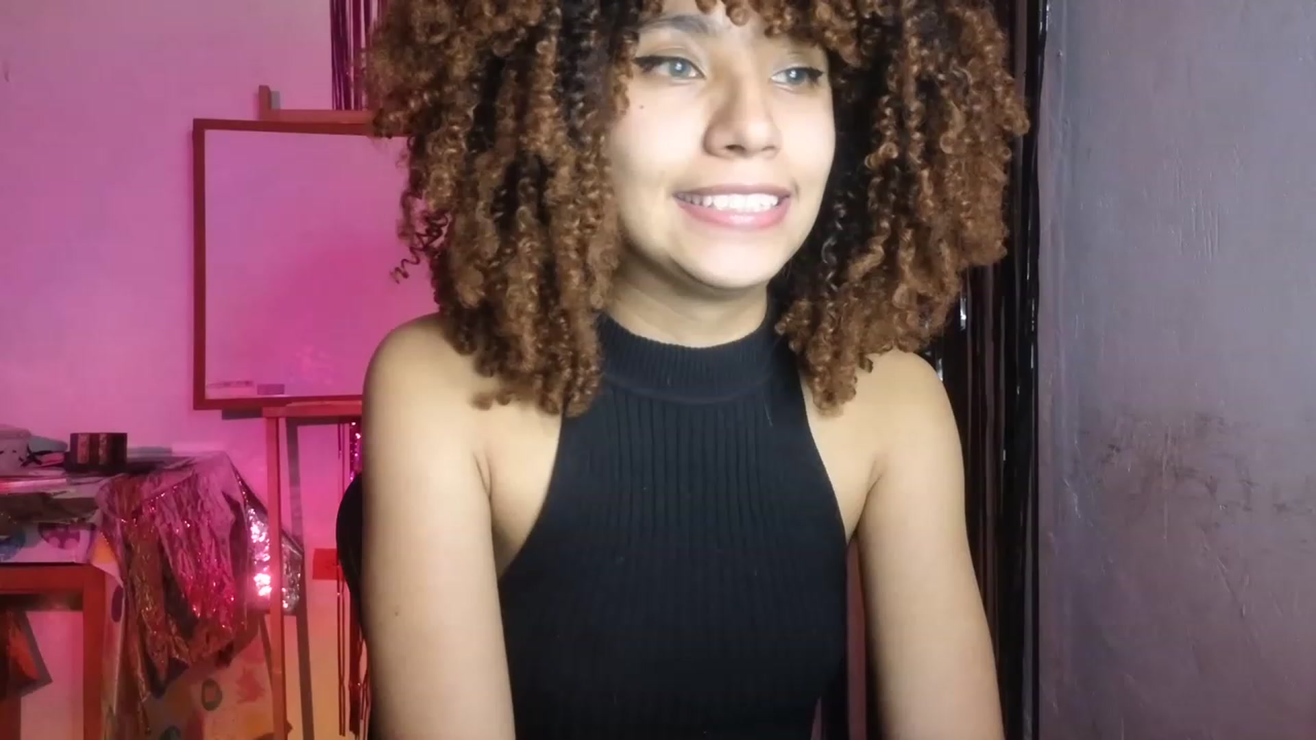 Gallery image thumbnail from Cofewithmilk's myfreecams stream on, 05/15/2023, 06:03 image 2 of 20