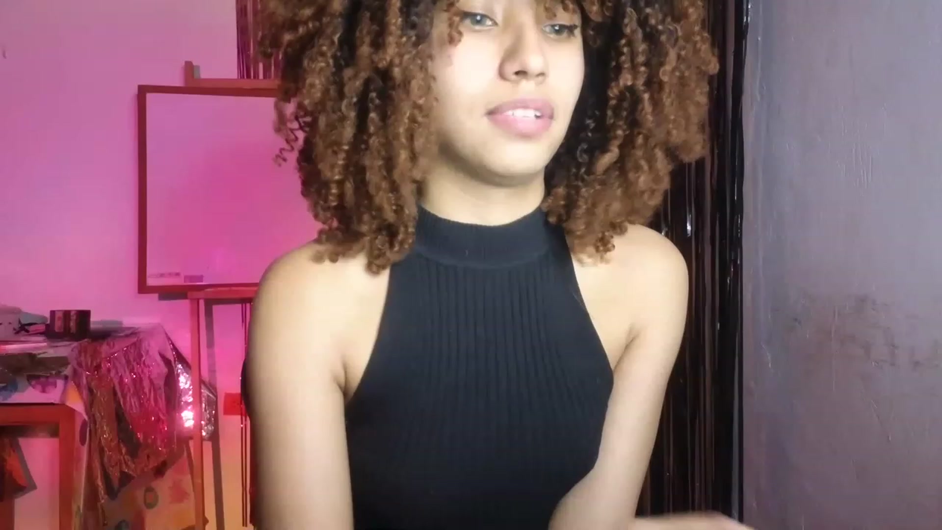 Gallery image thumbnail from Cofewithmilk's myfreecams stream on, 05/15/2023, 06:03 image 4 of 20