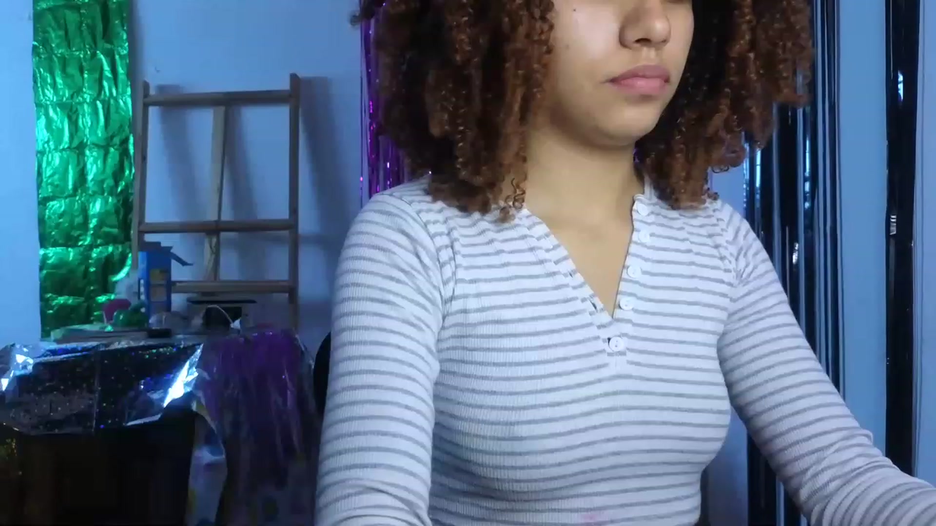 Gallery image thumbnail from Cofewithmilk's myfreecams stream on, 05/27/2023, 18:11 image 20 of 20