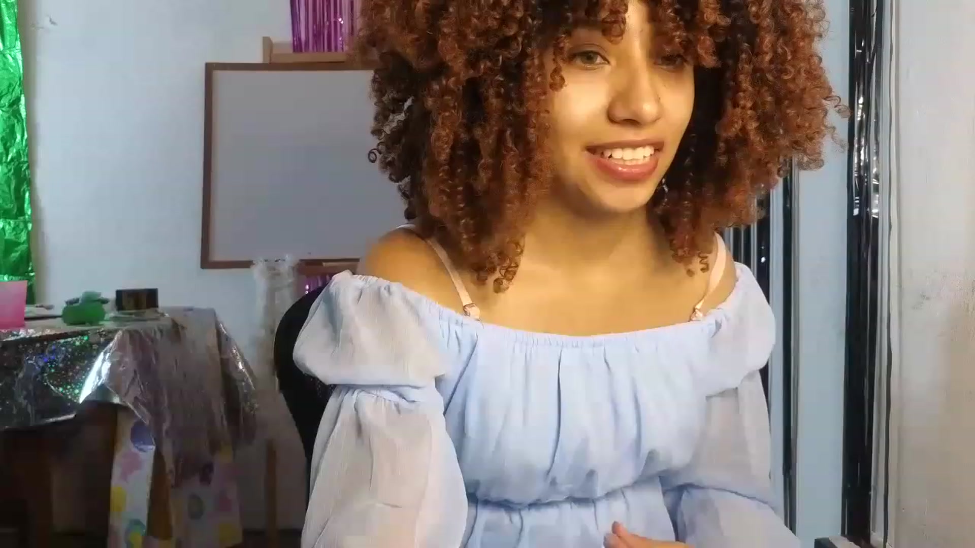 Gallery image thumbnail from Cofewithmilk's myfreecams stream on, 06/02/2023, 19:16 image 10 of 20