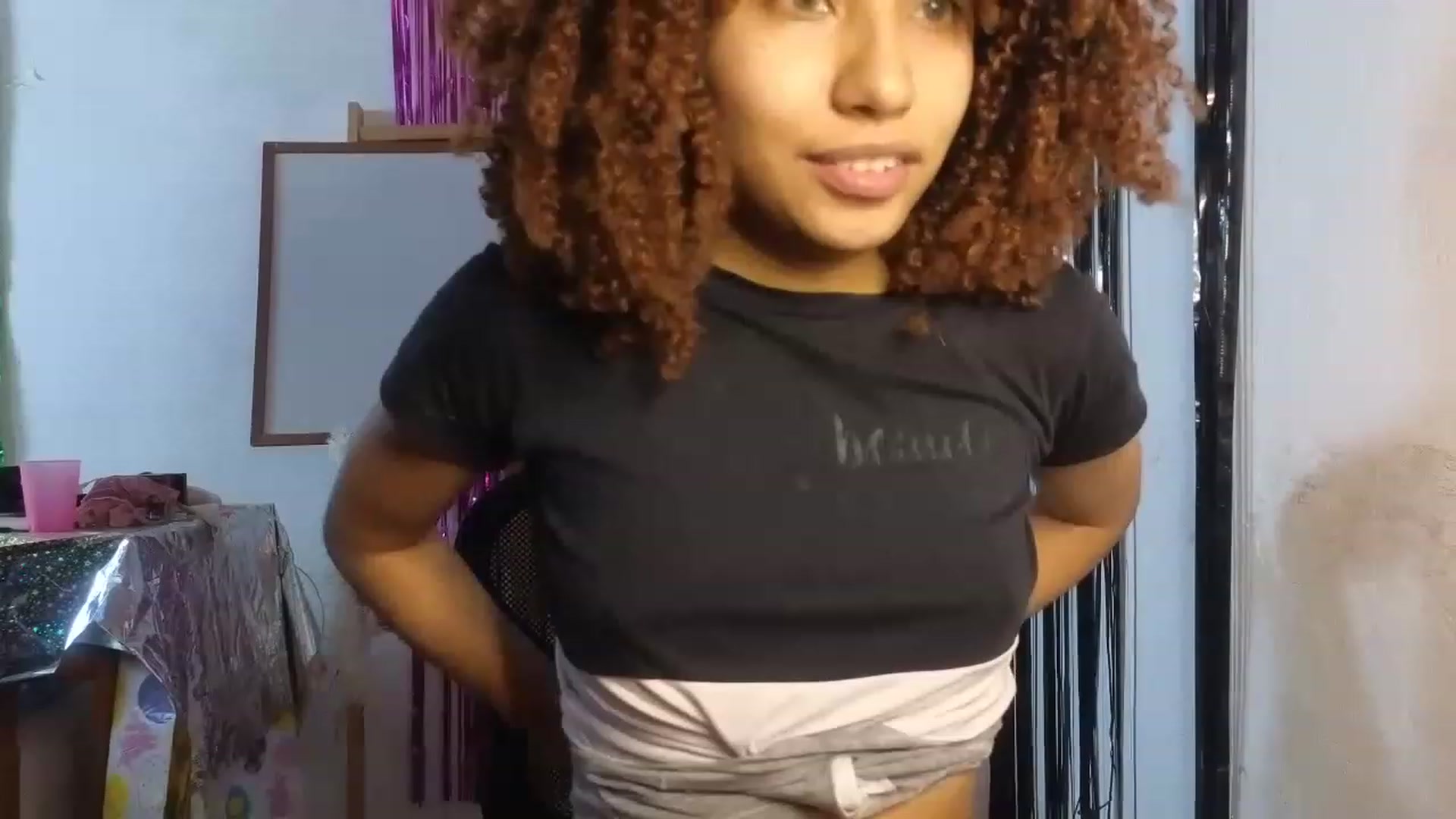 Gallery image thumbnail from Cofewithmilk's myfreecams stream on, 06/03/2023, 18:59 image 13 of 20