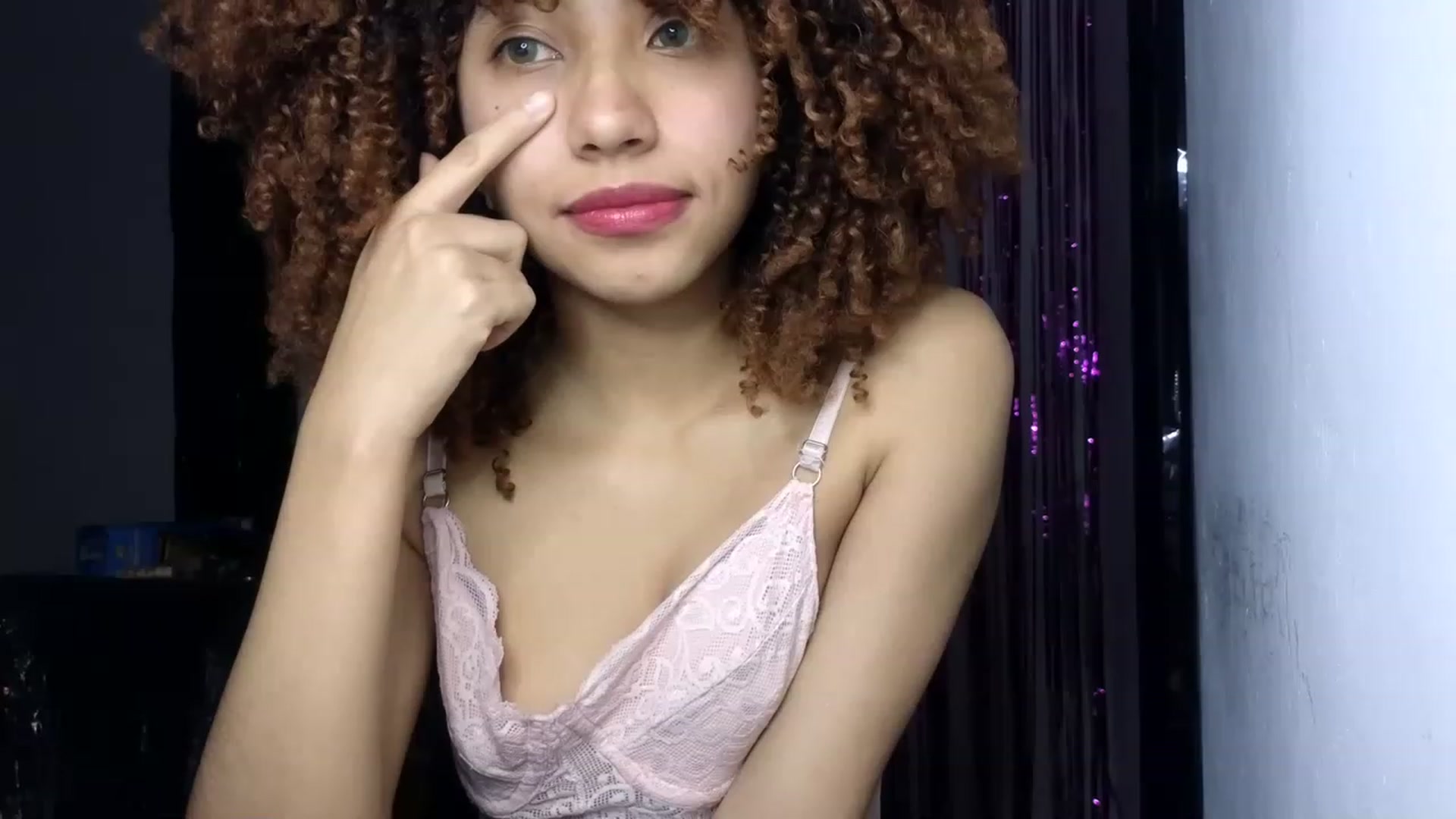 Gallery image thumbnail from Cofewithmilk's myfreecams stream on, 06/12/2023, 01:36 image 16 of 20