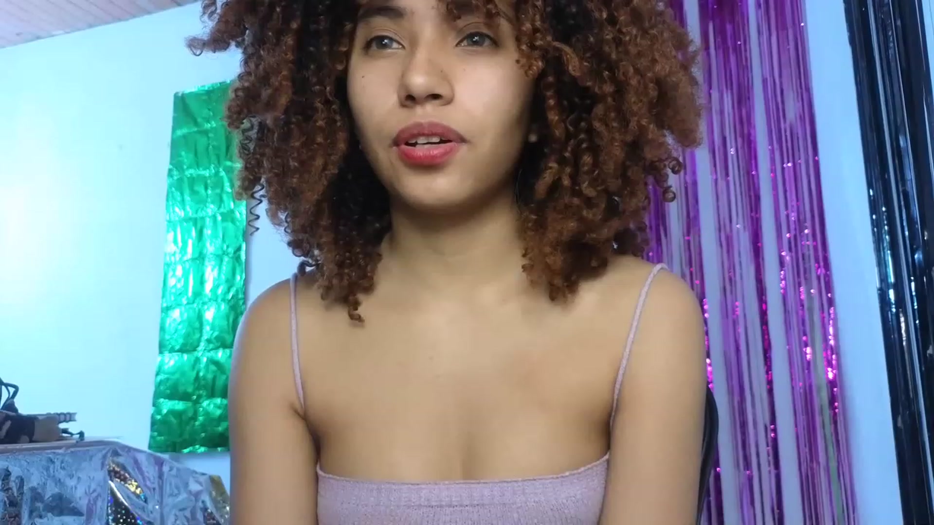 Gallery image thumbnail from Cofewithmilk's myfreecams stream on, 06/16/2023, 18:18 image 17 of 20