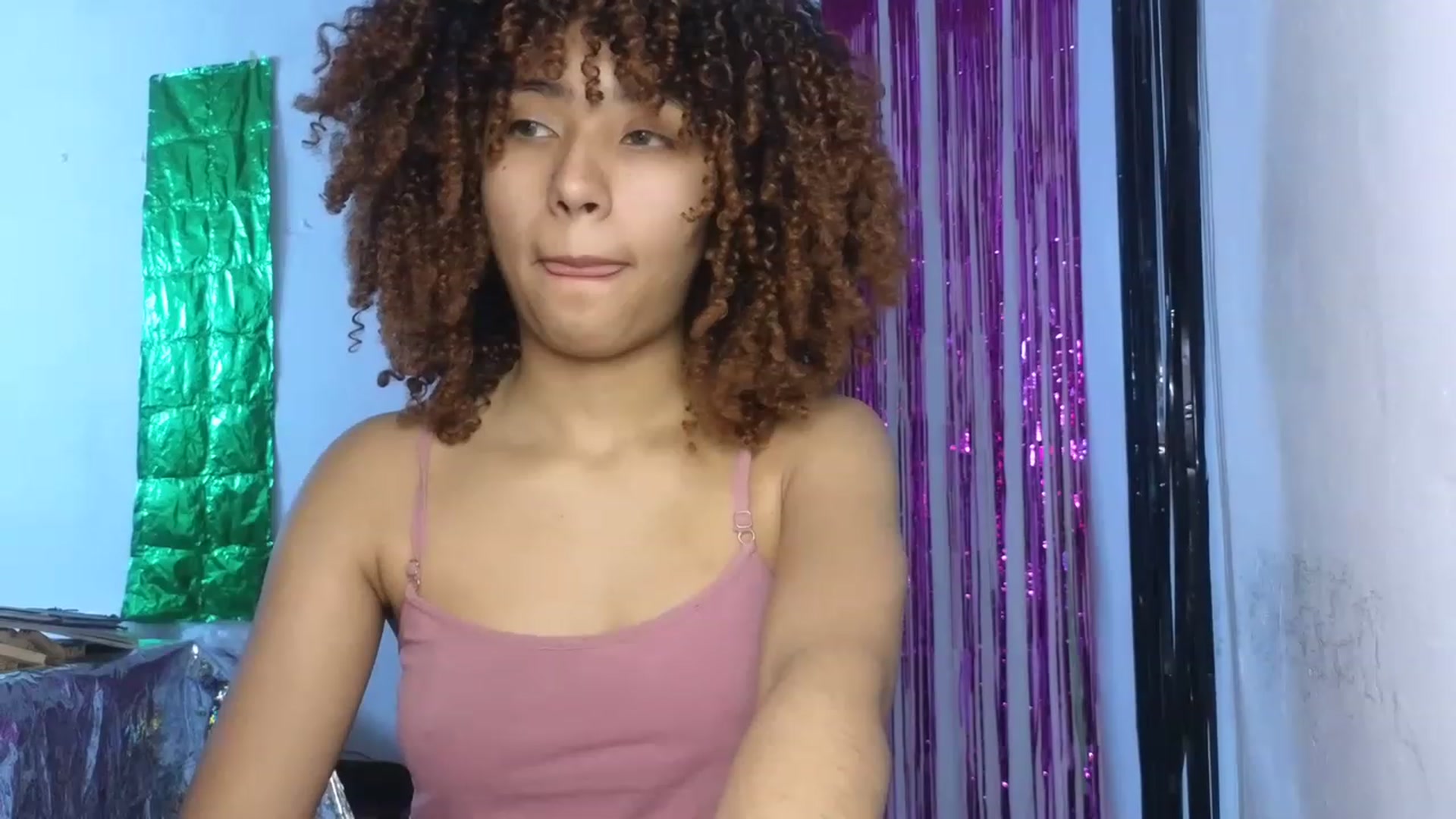 Gallery image thumbnail from Cofewithmilk's myfreecams stream on, 06/17/2023, 18:06 image 5 of 20