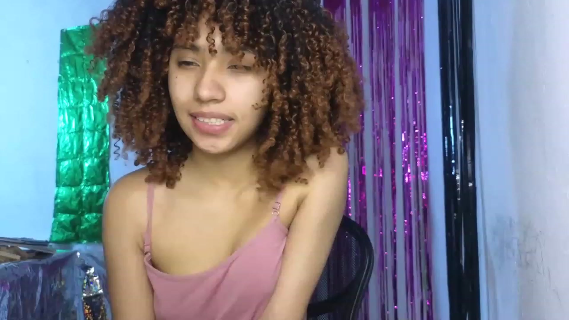 Gallery image thumbnail from Cofewithmilk's myfreecams stream on, 06/17/2023, 18:06 image 16 of 20