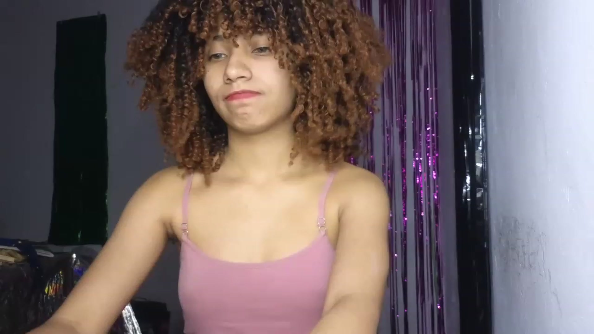 Gallery image thumbnail from Cofewithmilk's myfreecams stream on, 06/18/2023, 01:28 image 3 of 20