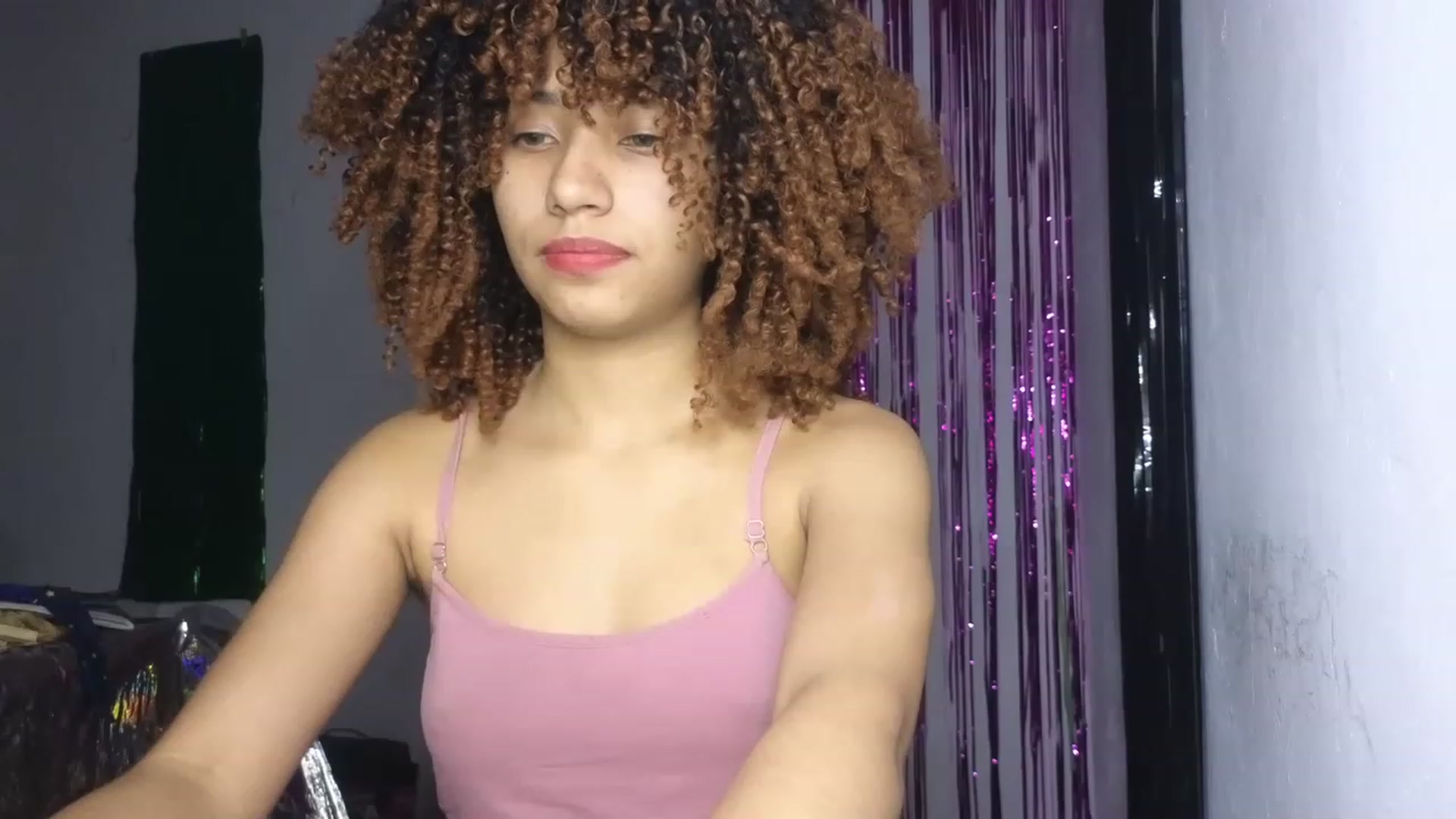 Gallery image thumbnail from Cofewithmilk's myfreecams stream on, 06/18/2023, 01:28 image 4 of 20