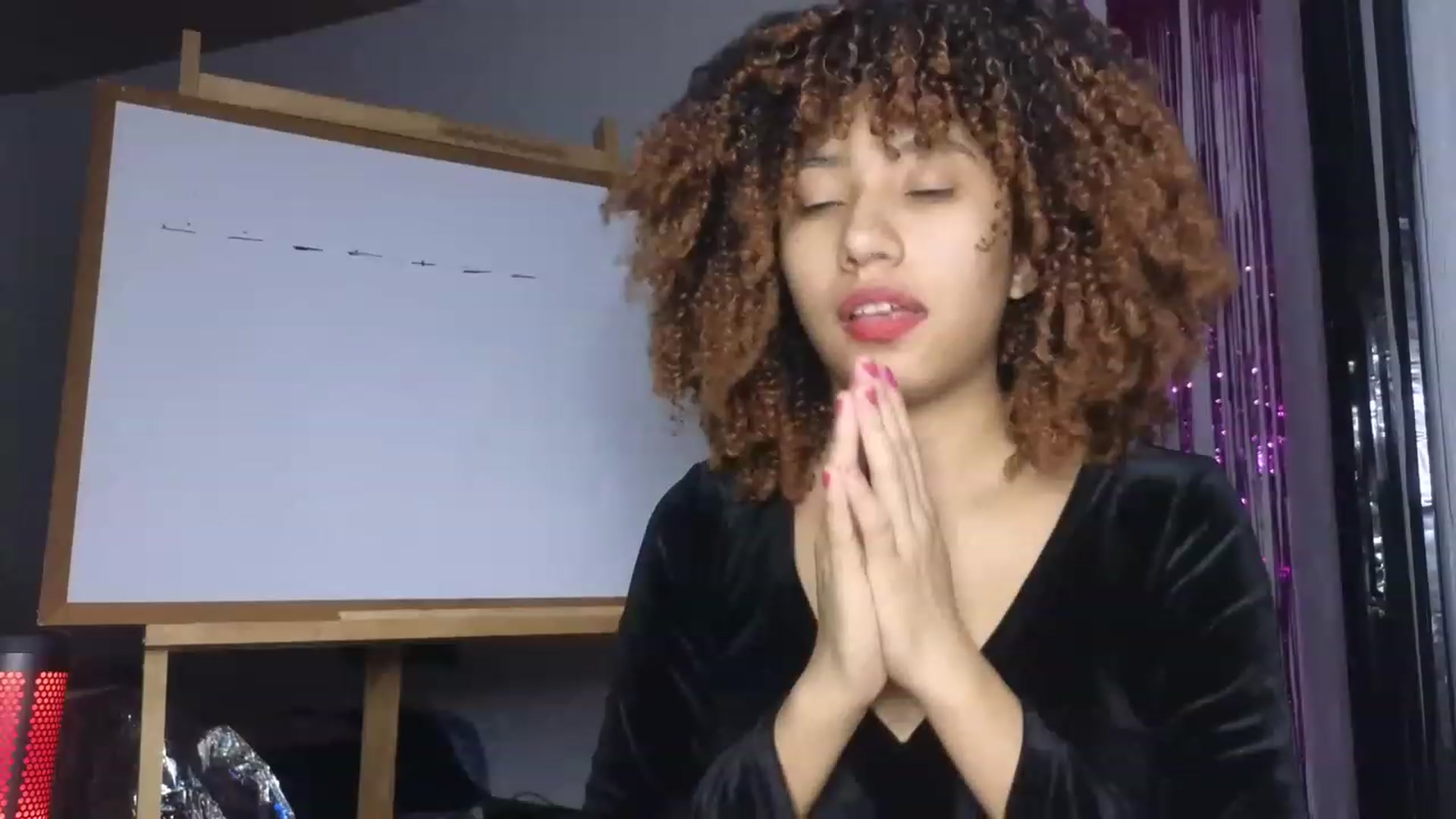 Gallery image thumbnail from Cofewithmilk's myfreecams stream on, 06/19/2023, 05:28 image 10 of 20