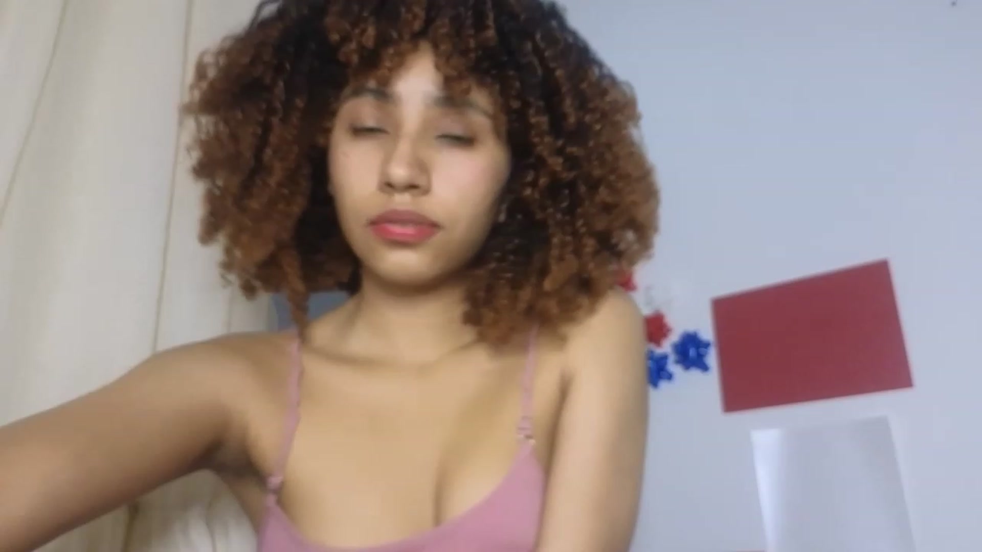 Gallery image thumbnail from Cofewithmilk's myfreecams stream on, 07/22/2023, 10:13 image 18 of 20