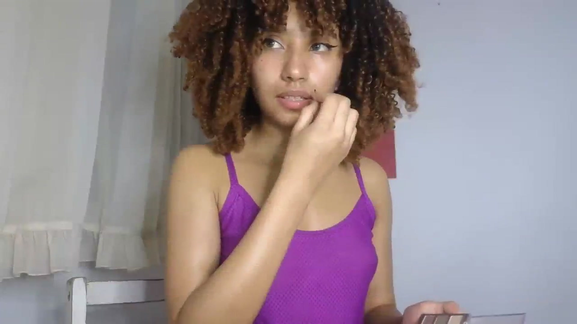 Gallery image thumbnail from Cofewithmilk's myfreecams stream on, 08/03/2023, 19:02 image 17 of 20