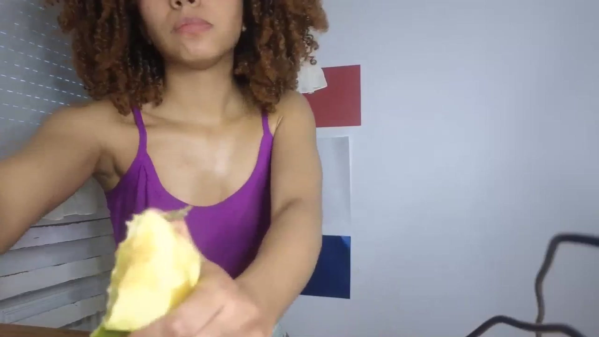 Gallery image thumbnail from Cofewithmilk's myfreecams stream on, 08/03/2023, 19:02 image 6 of 20